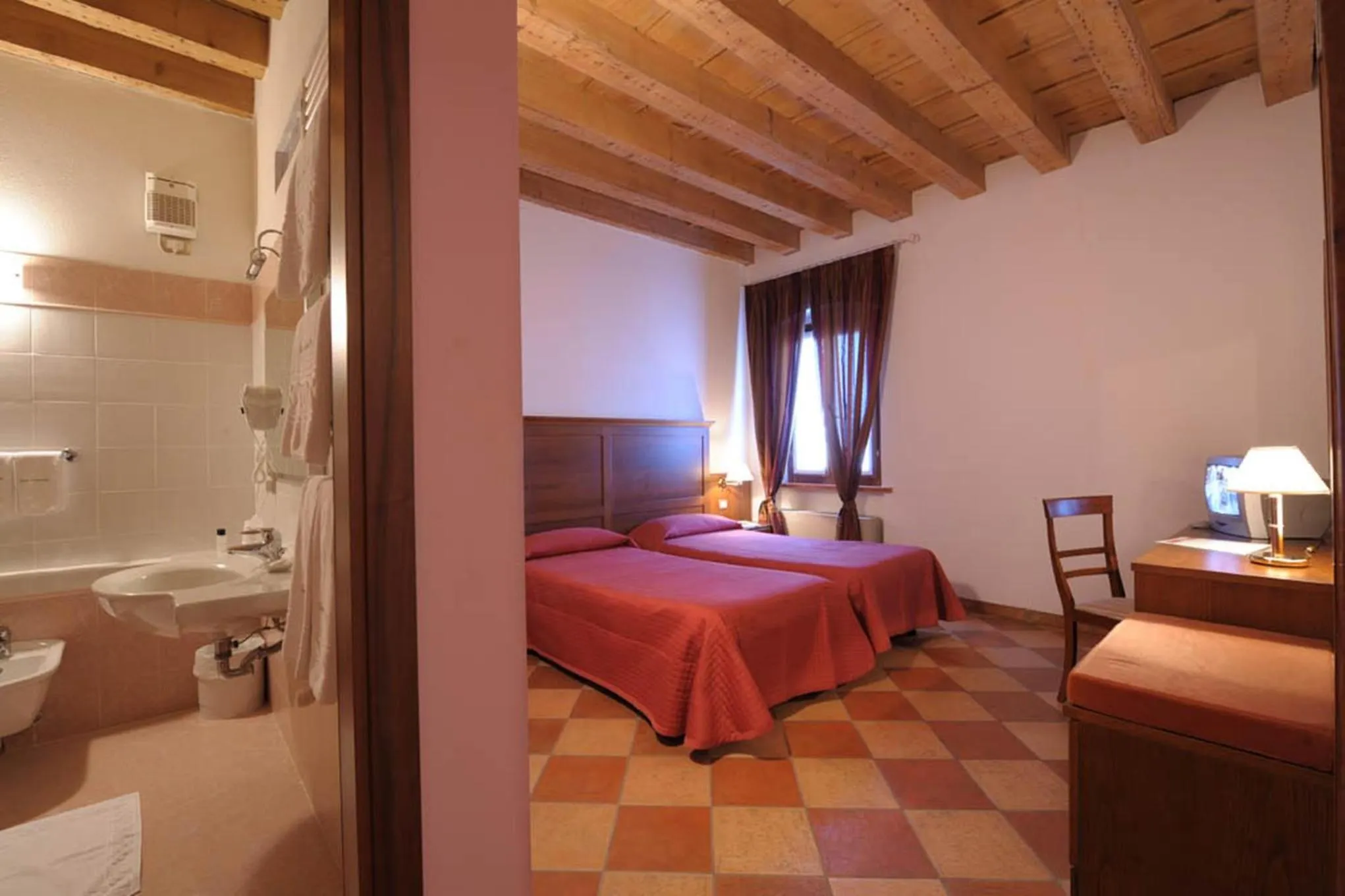 Photo of the whole room, Bed in Corte Castelletto