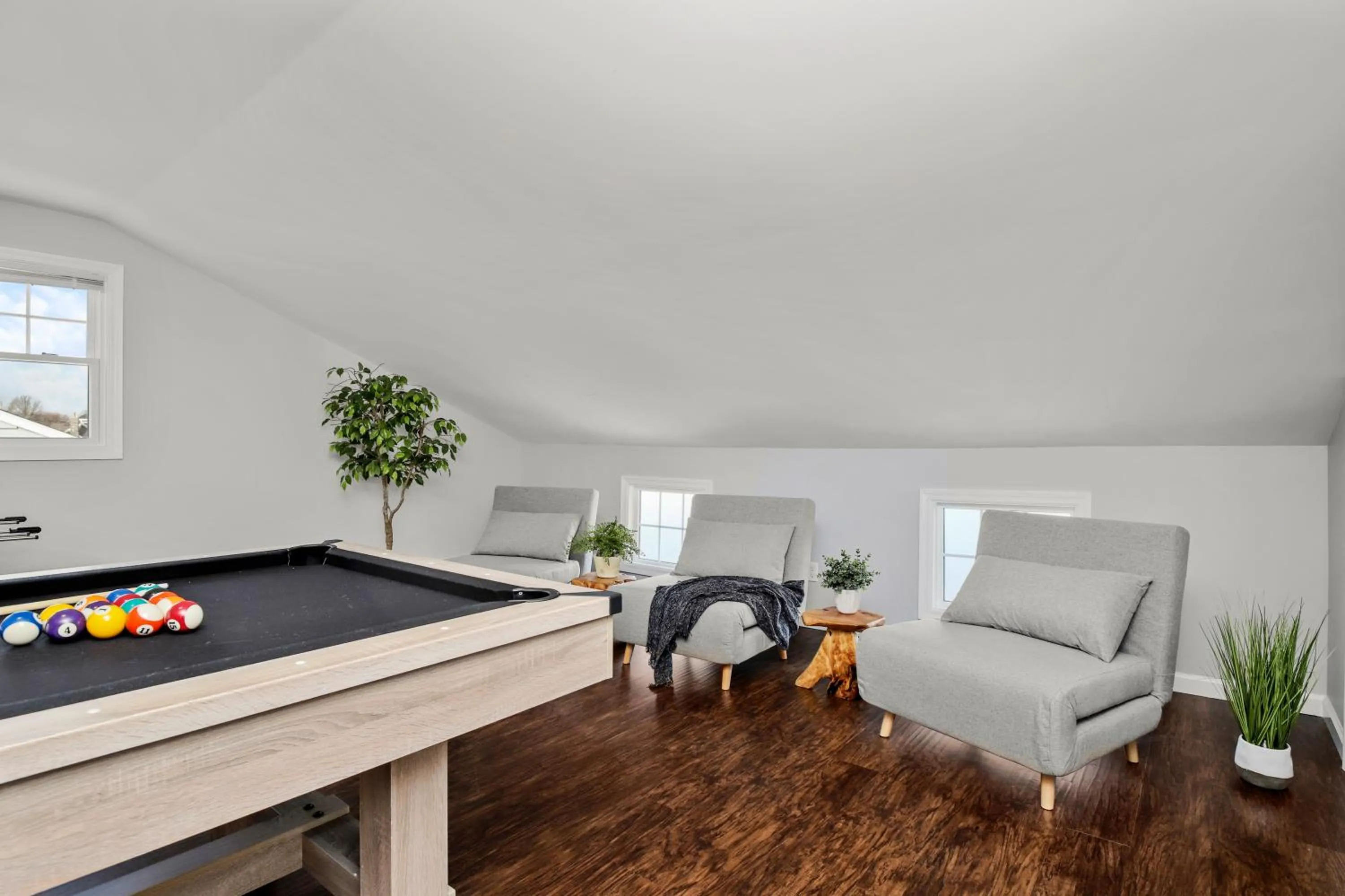 Waterview house walking distance from Cove Beach-5 mins to downtown-only 40 min to NYC