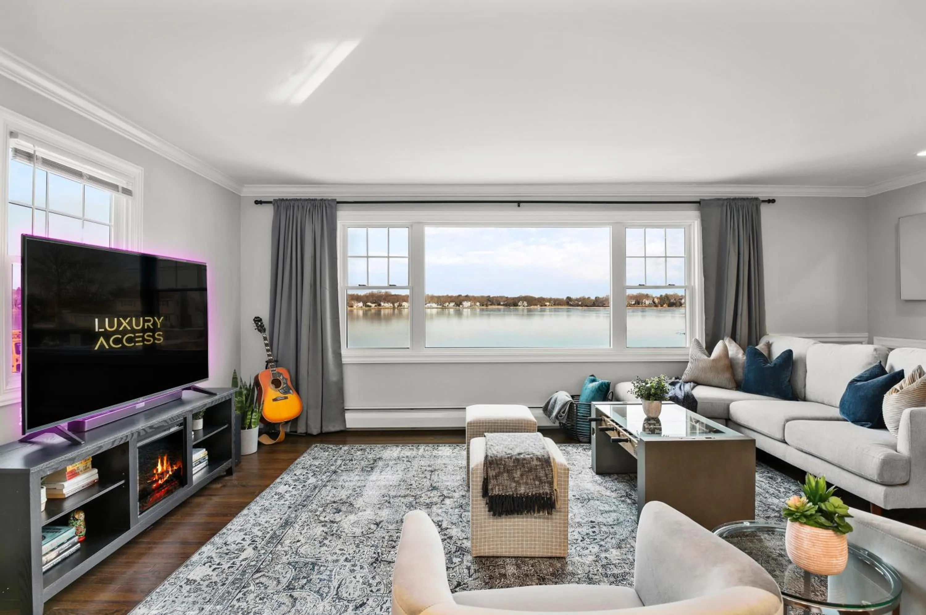 Waterview house walking distance from Cove Beach-5 mins to downtown-only 40 min to NYC