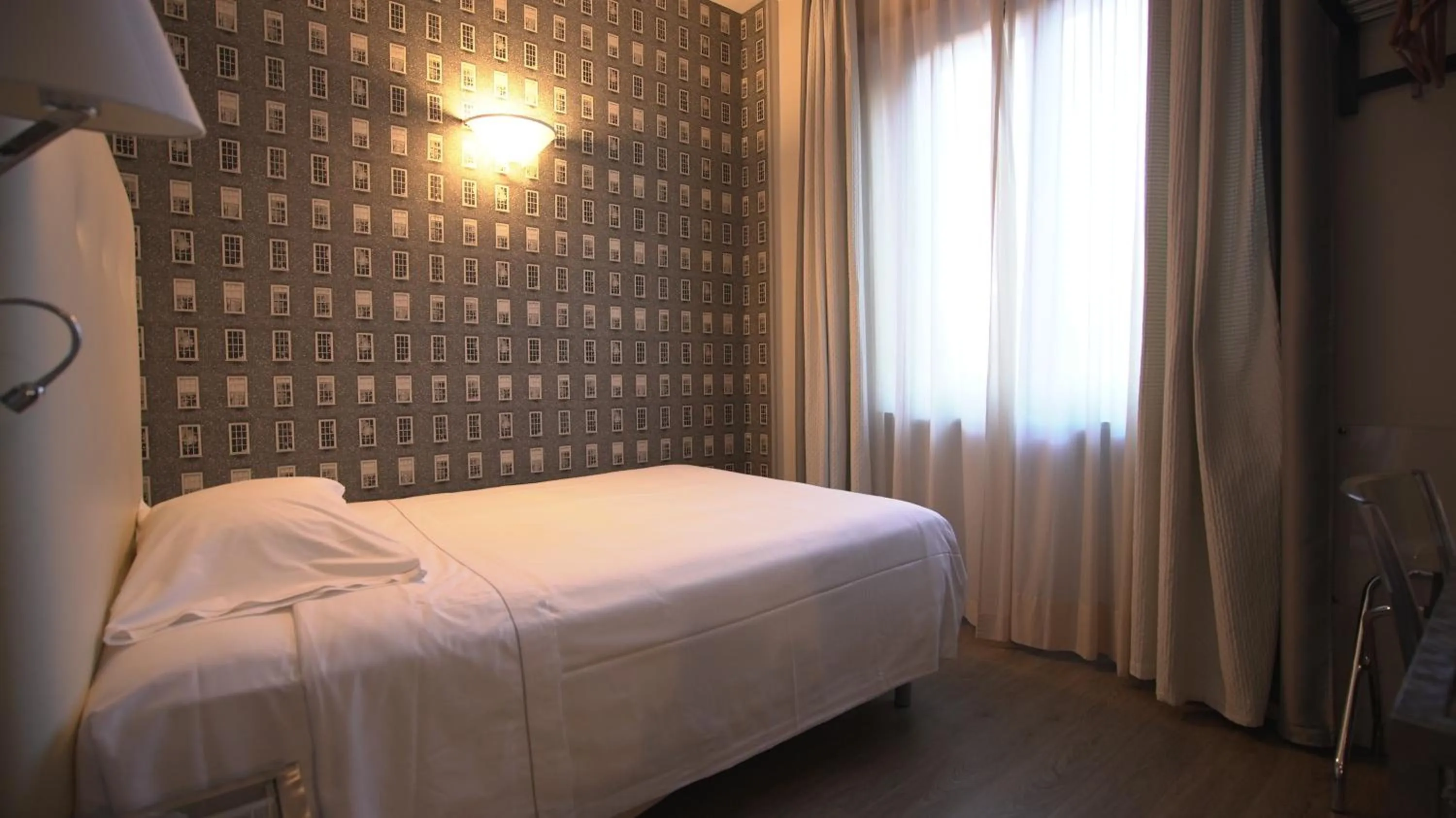 Photo of the whole room, Bed in Hotel Lancaster