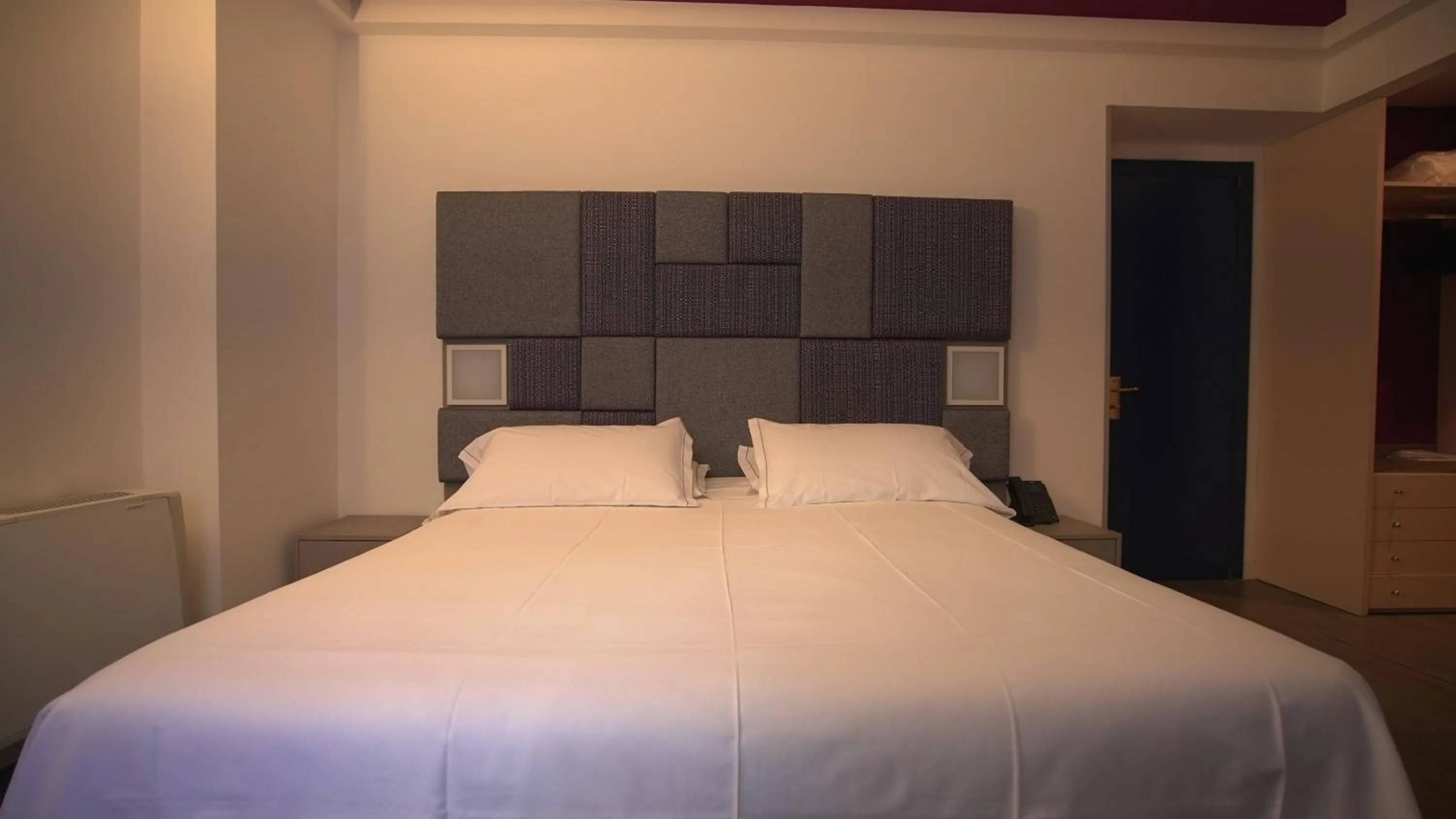 Photo of the whole room, Bed in Hotel Lancaster