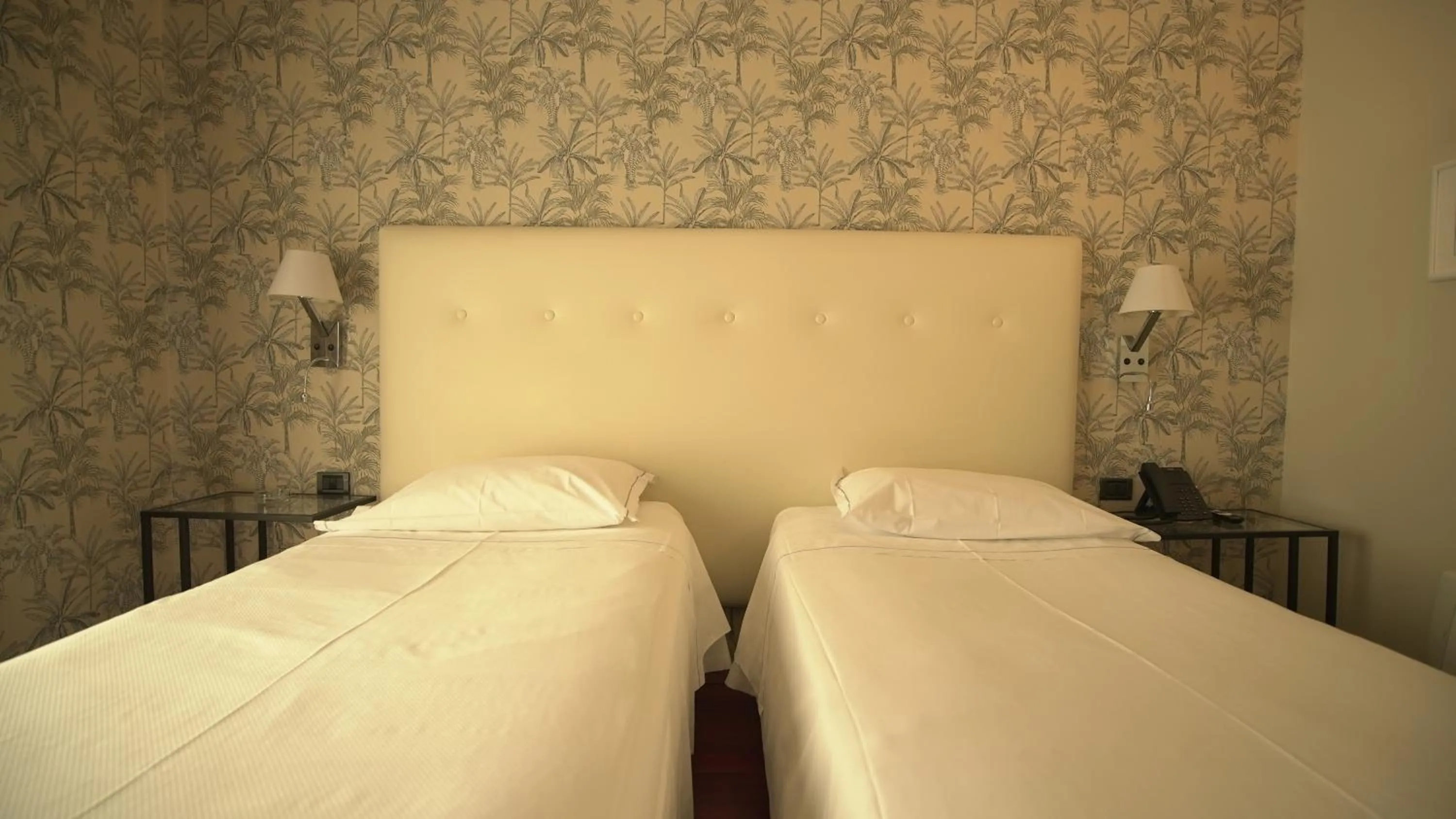 Photo of the whole room, Bed in Hotel Lancaster