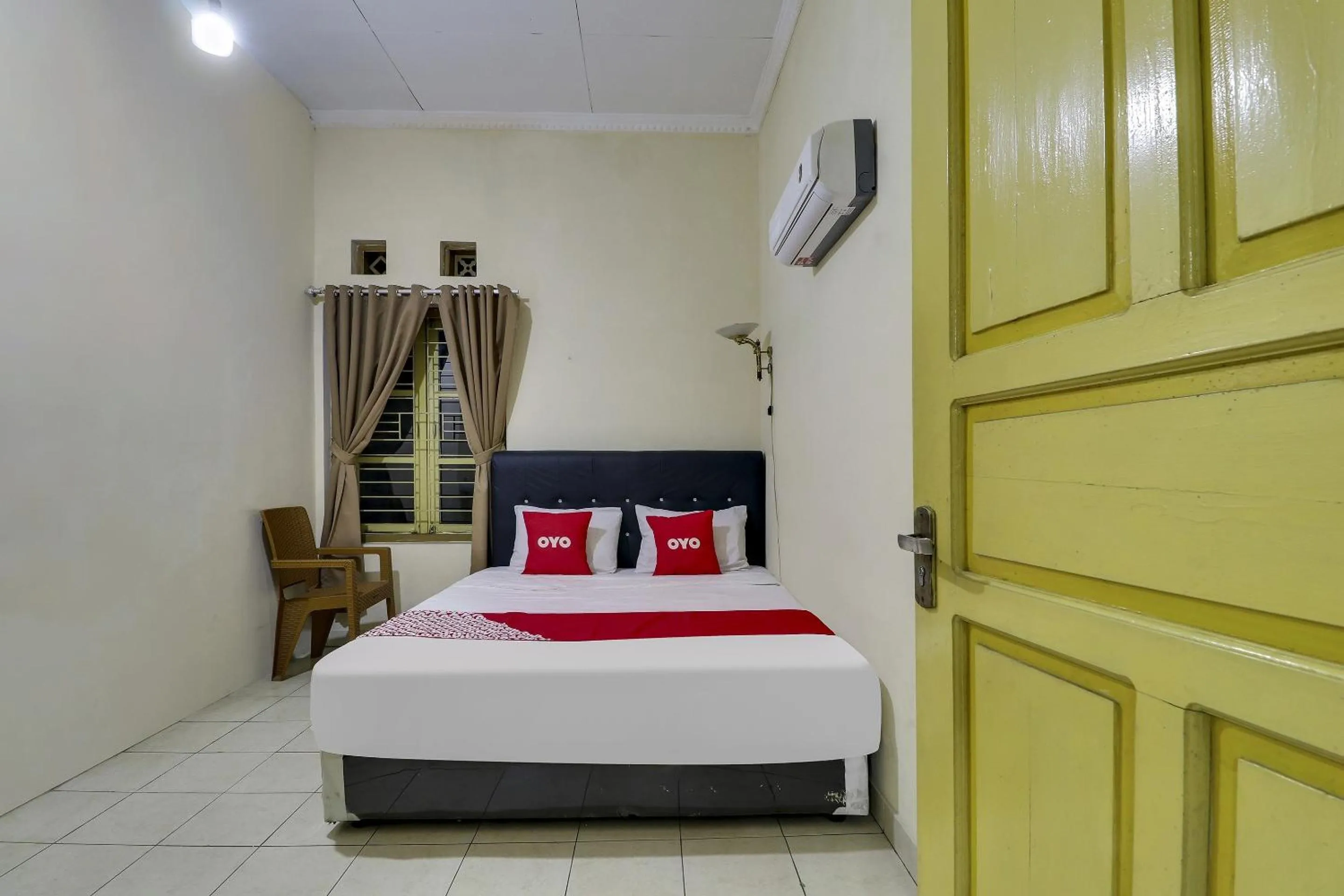 Bedroom in Hotel O My Guest House Syariah