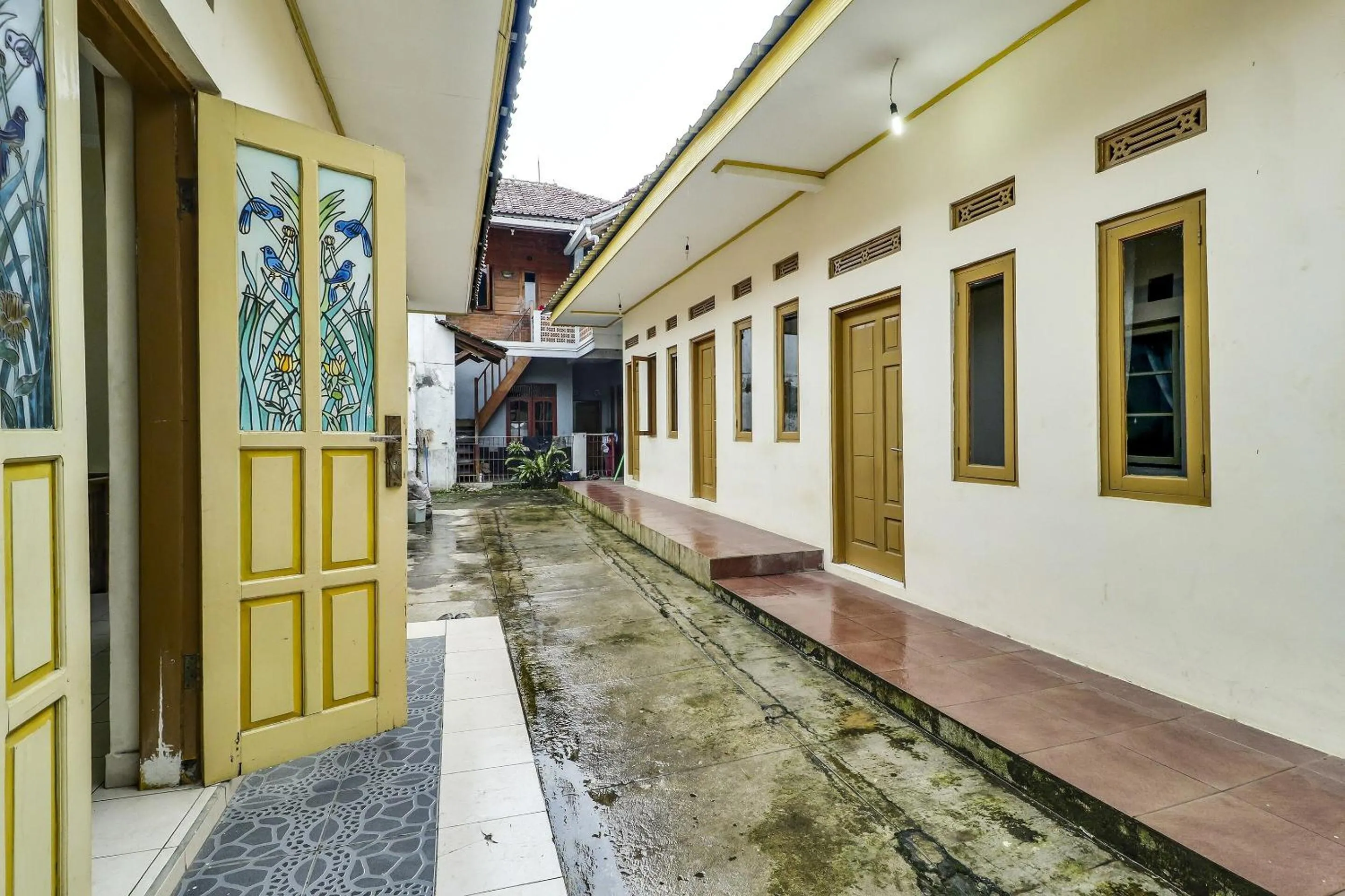 Facade/entrance in Hotel O My Guest House Syariah