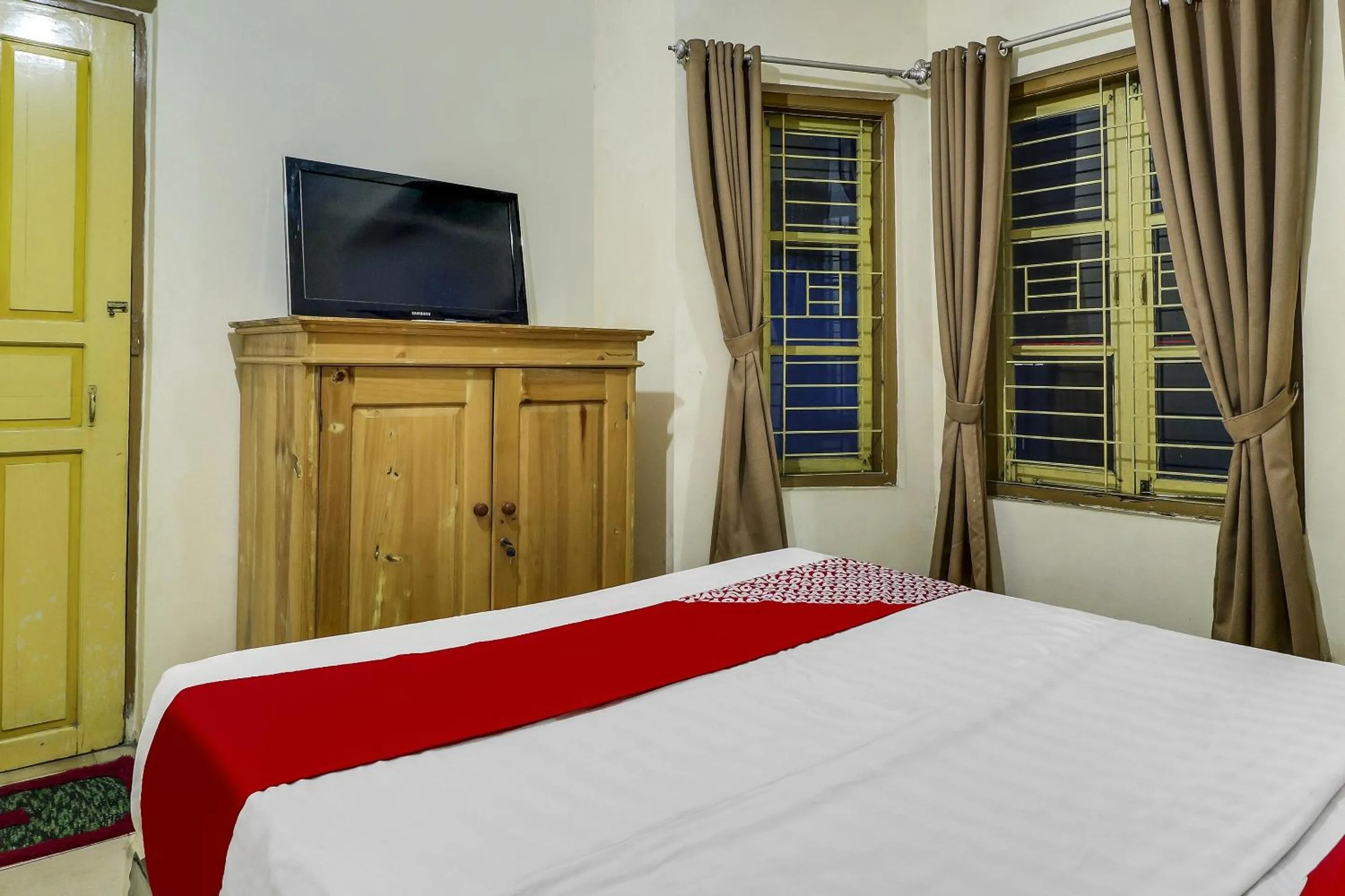 Bedroom in Hotel O My Guest House Syariah