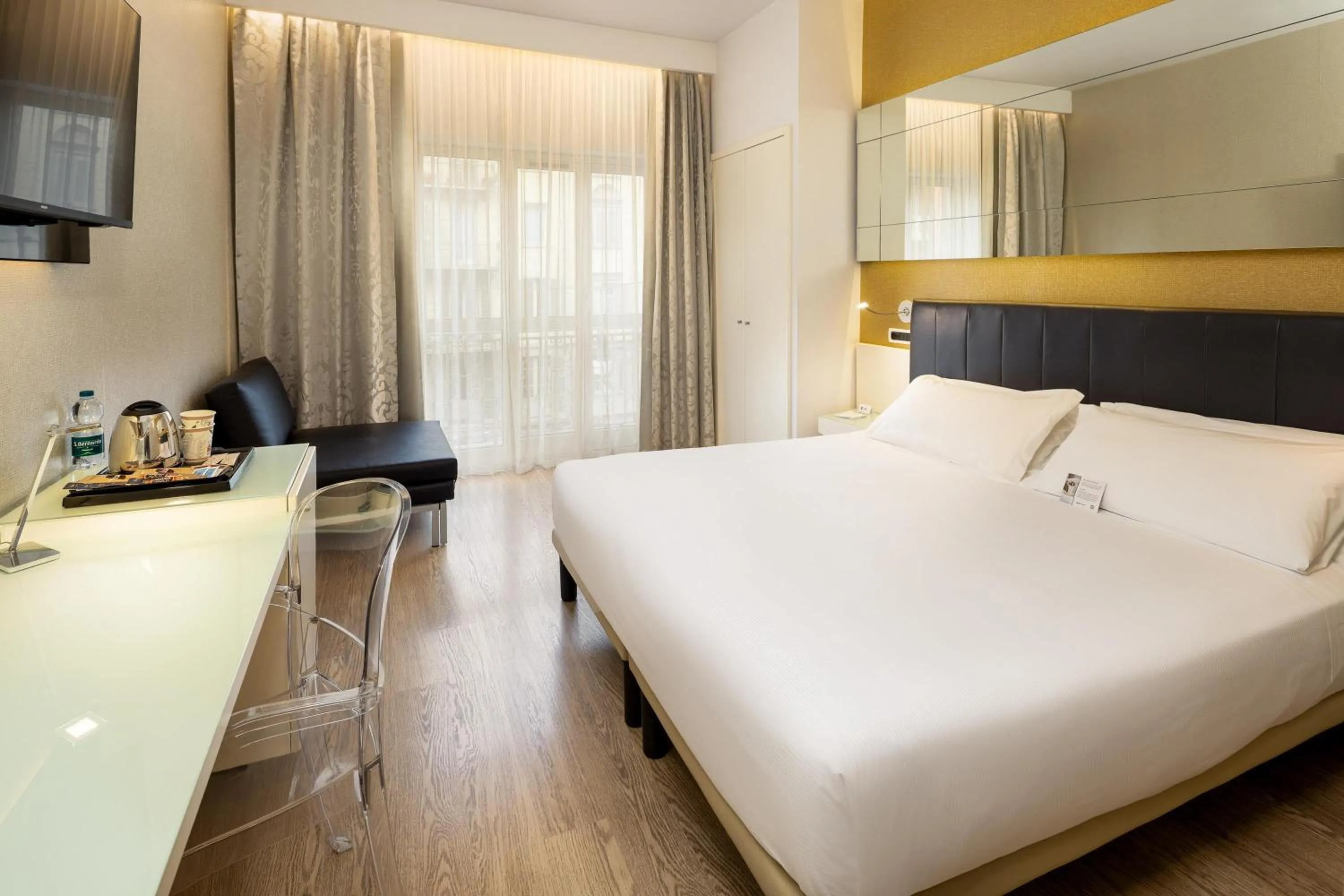 Photo of the whole room, Bed in Best Western Hotel Luxor