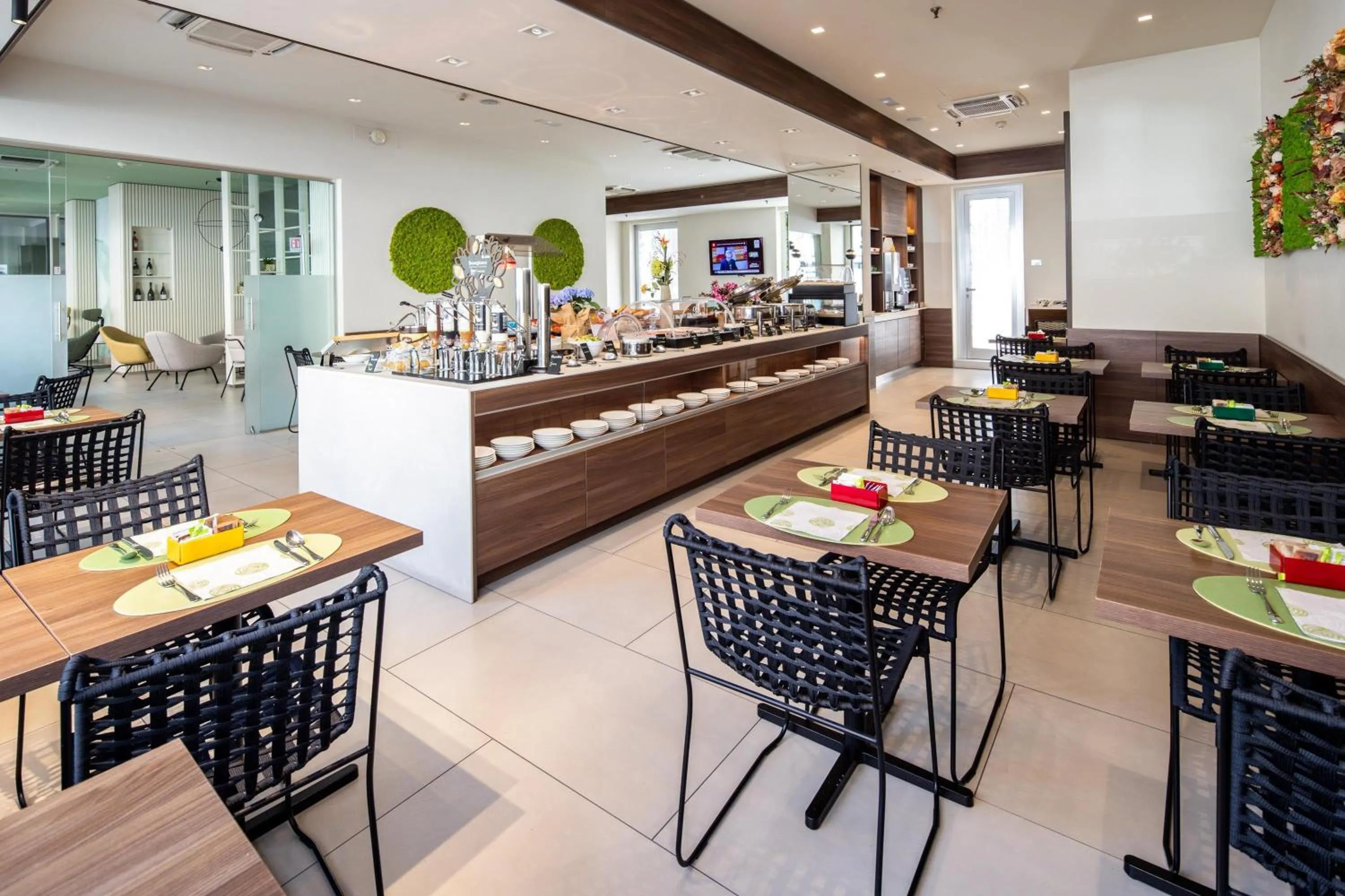 Breakfast in Best Western Hotel Luxor