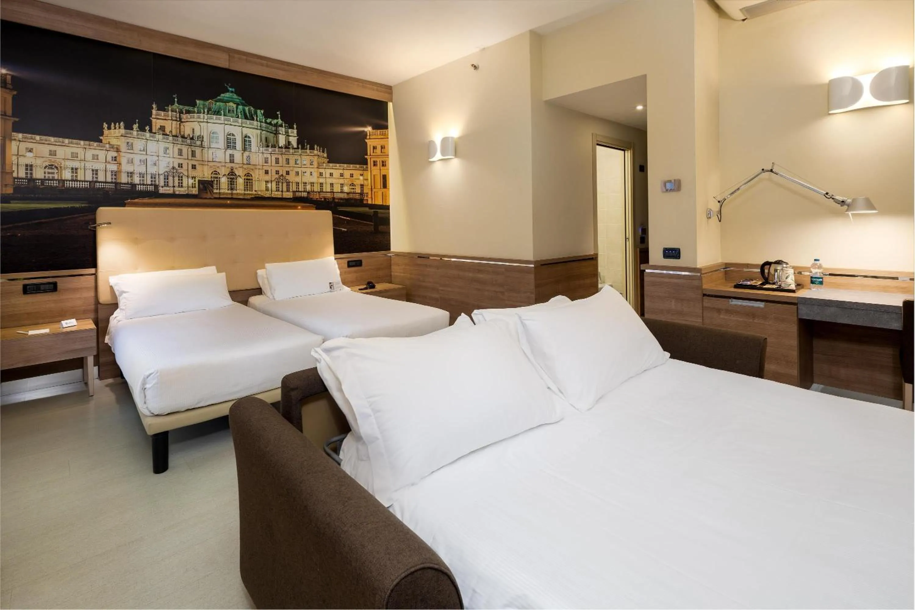 Photo of the whole room, Bed in Best Western Hotel Luxor