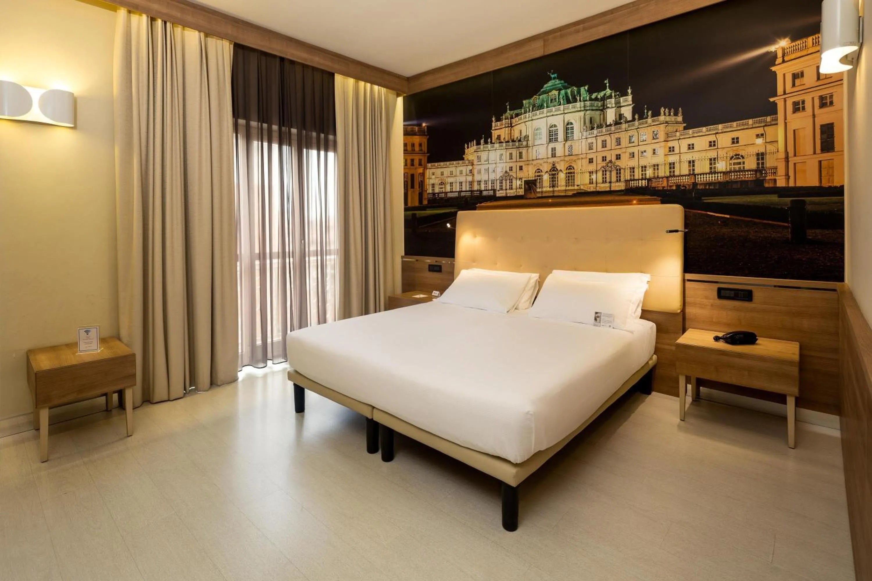 Photo of the whole room, Bed in Best Western Hotel Luxor