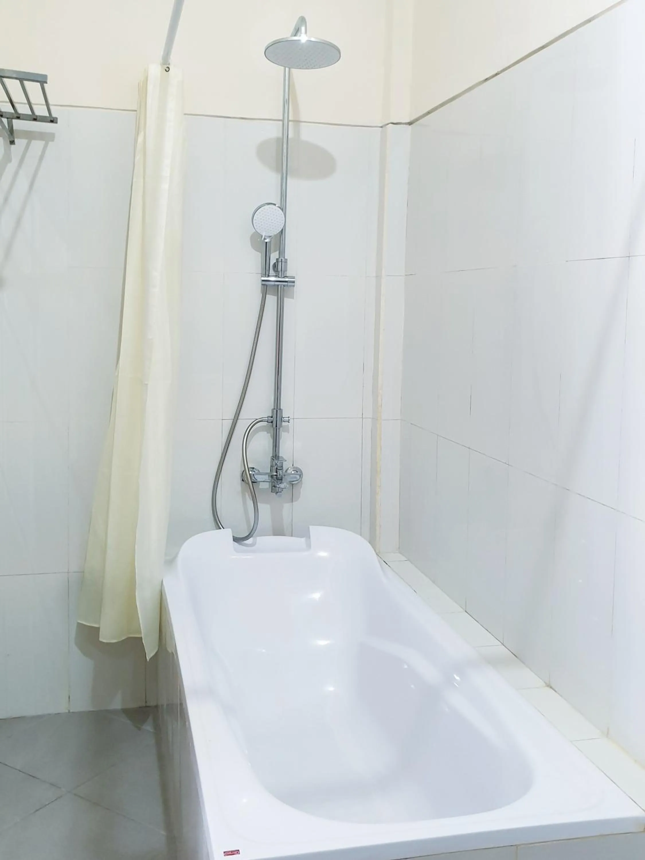 Bathroom in Bali 85 Beach Inn