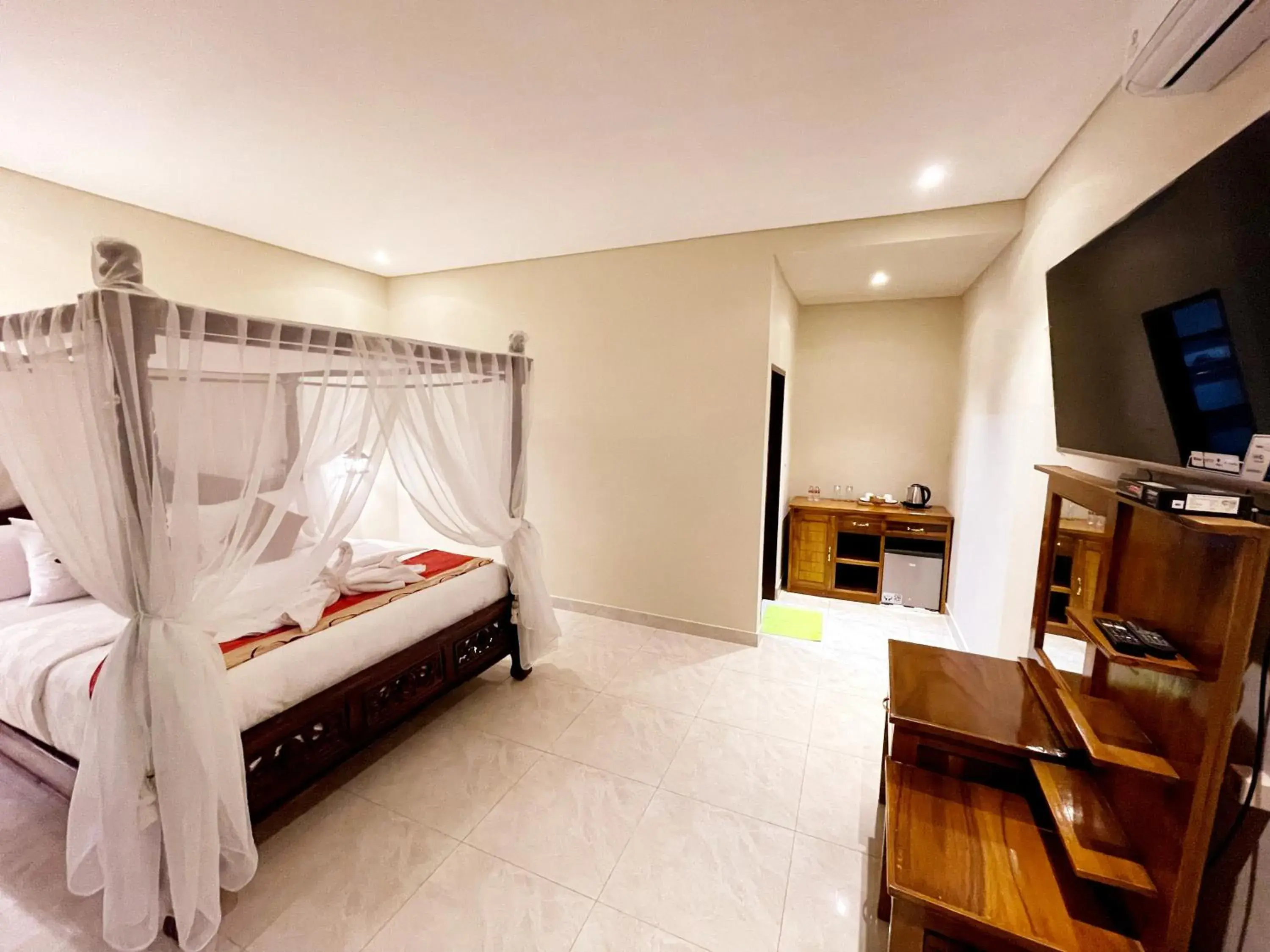 Superior King Suite - single occupancy in Bali 85 Beach Inn Superior King Suite - single occupancy in Bali 85 Beach Inn