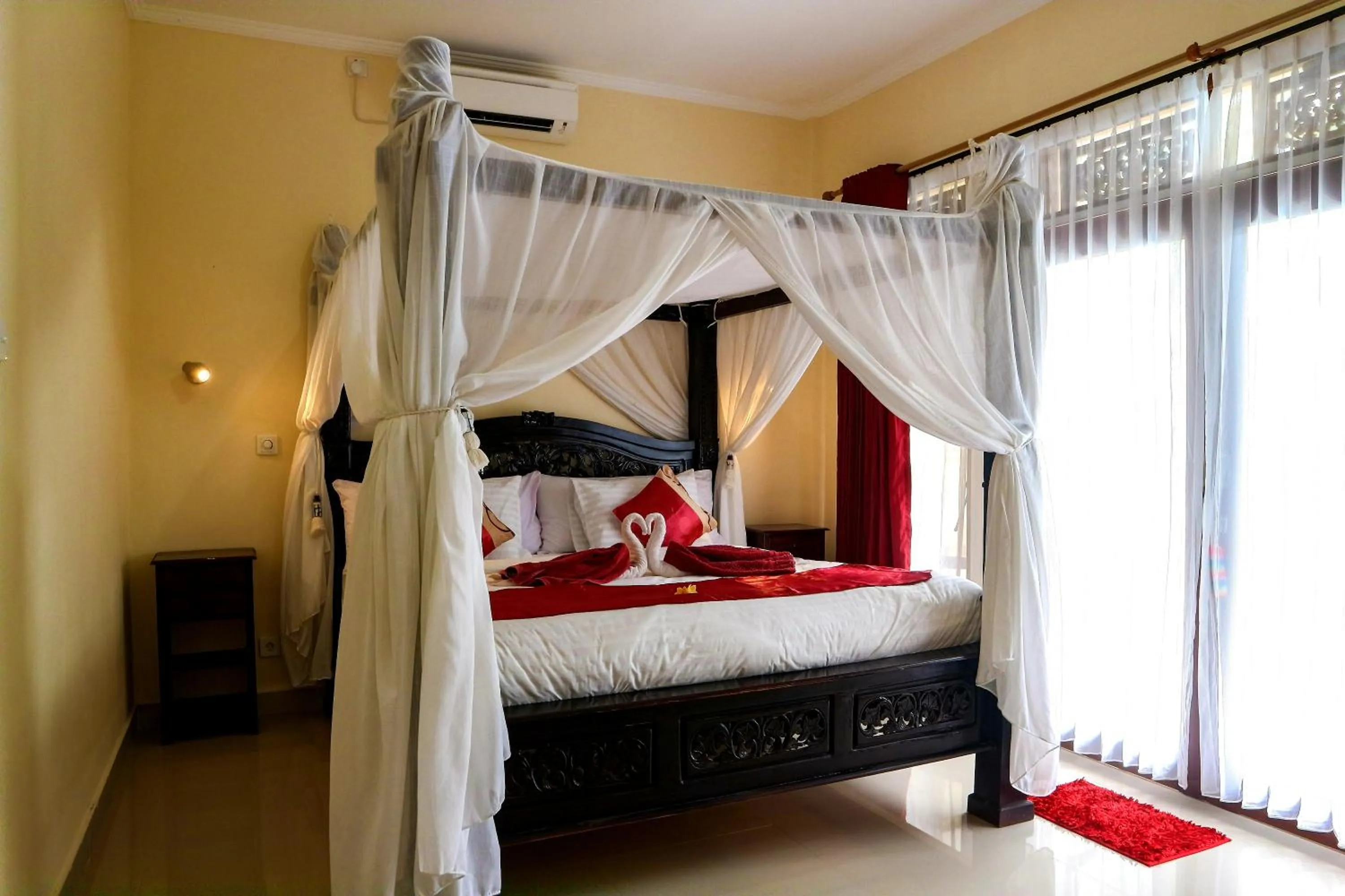 Bedroom, Bed in Bali 85 Beach Inn