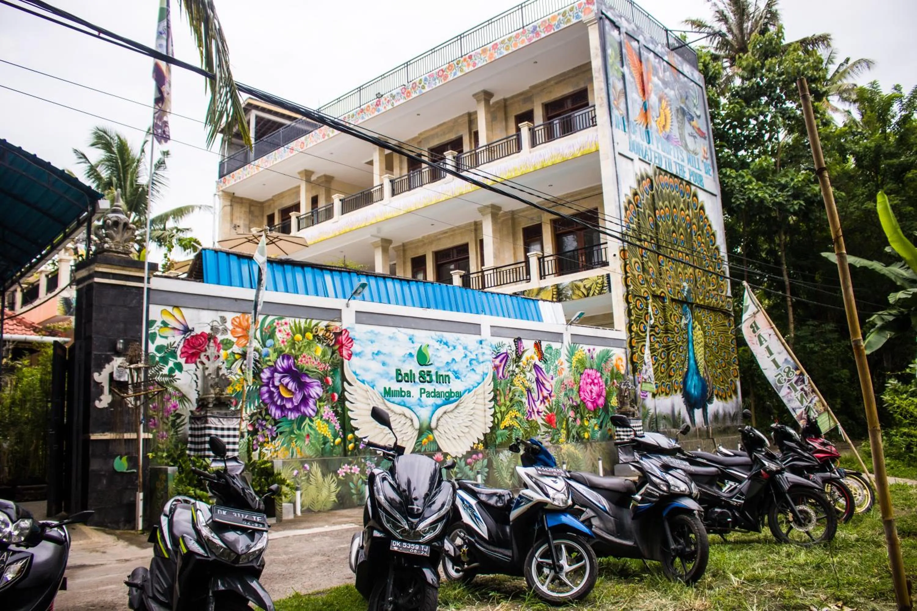 Parking in Bali 85 Beach Inn