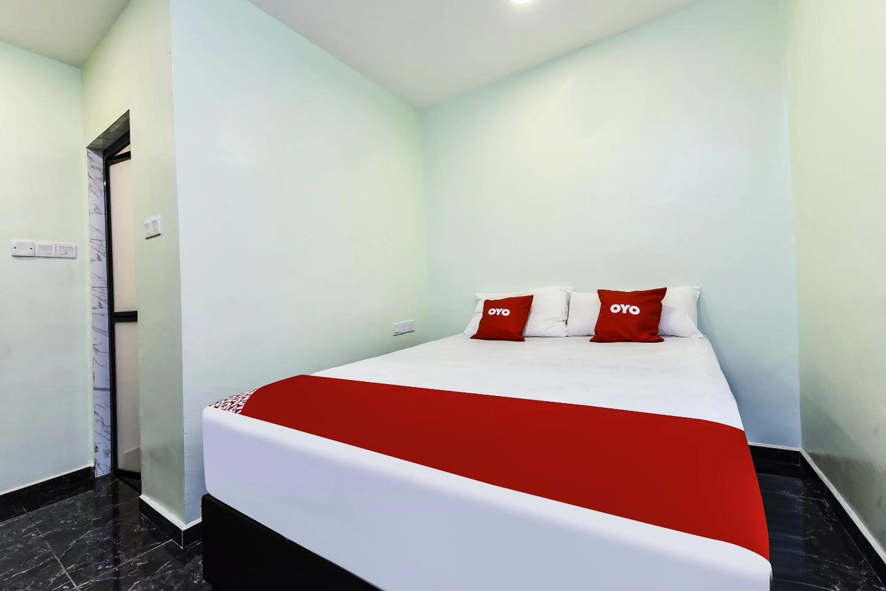 Deluxe Queen Room in OYO 90445 Th Hotel