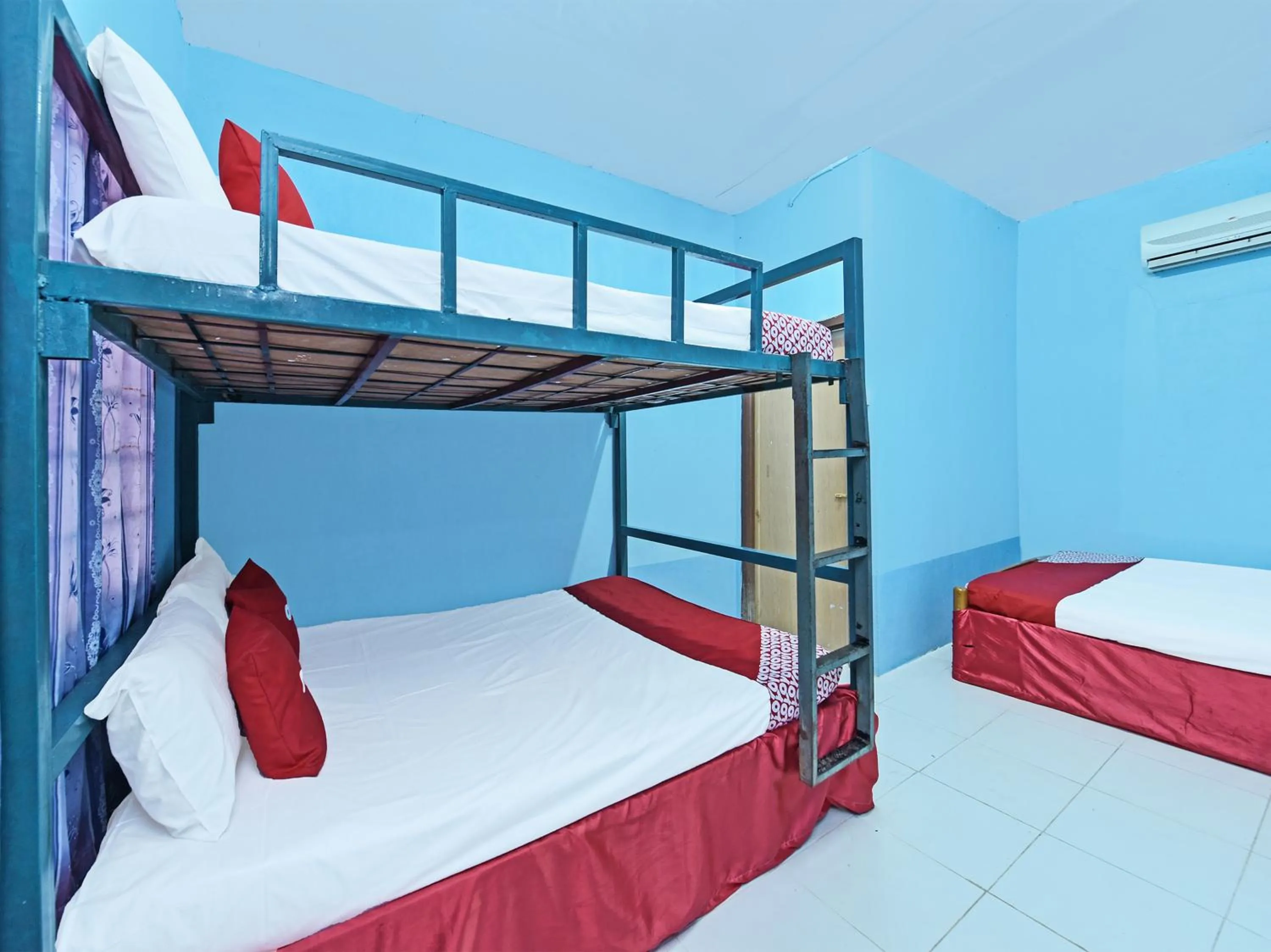 bunk bed, Bed in OYO 90454 Haza Harmoni Guesthouse