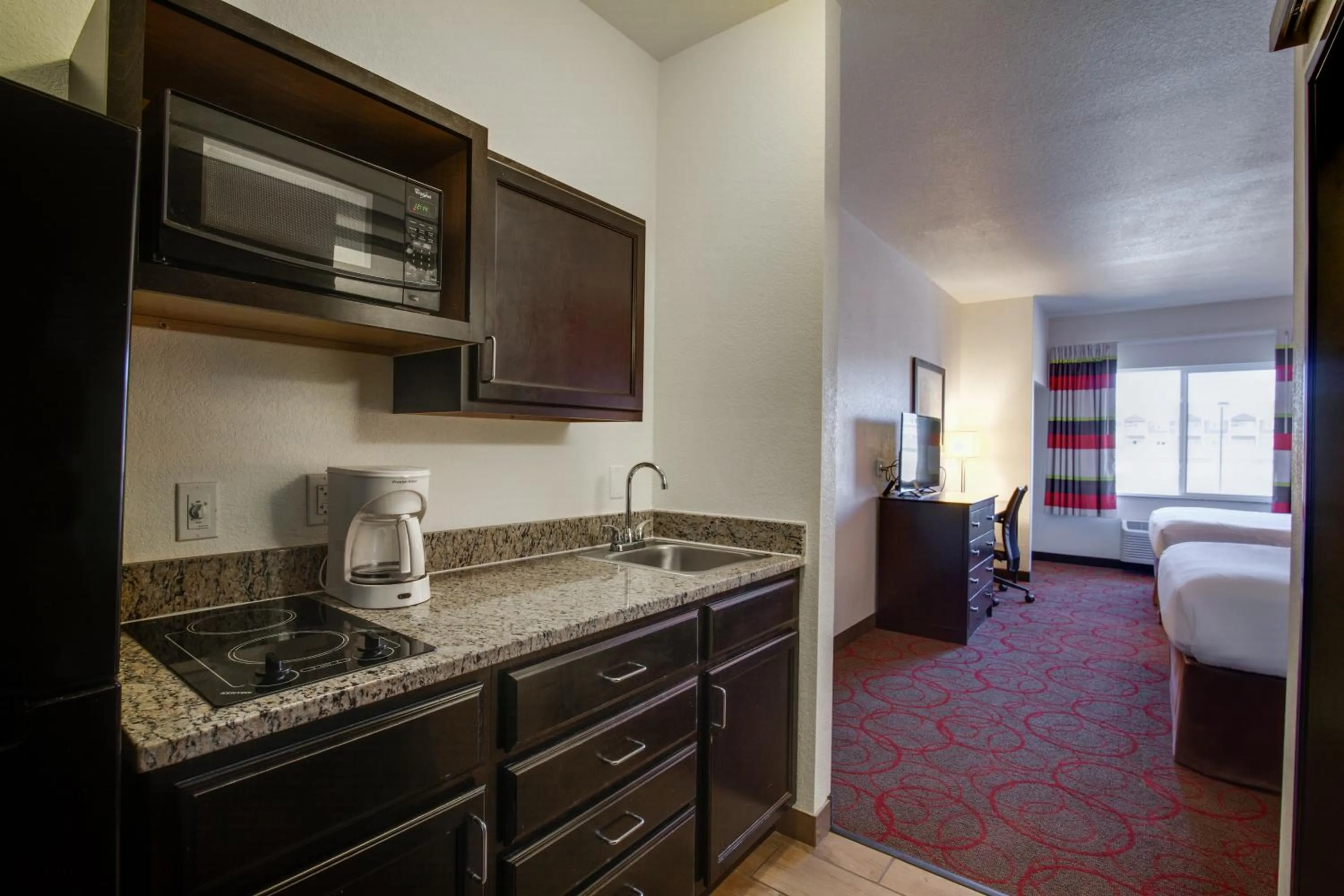 Kitchen or kitchenette, Bed in Inn at Hunters Run