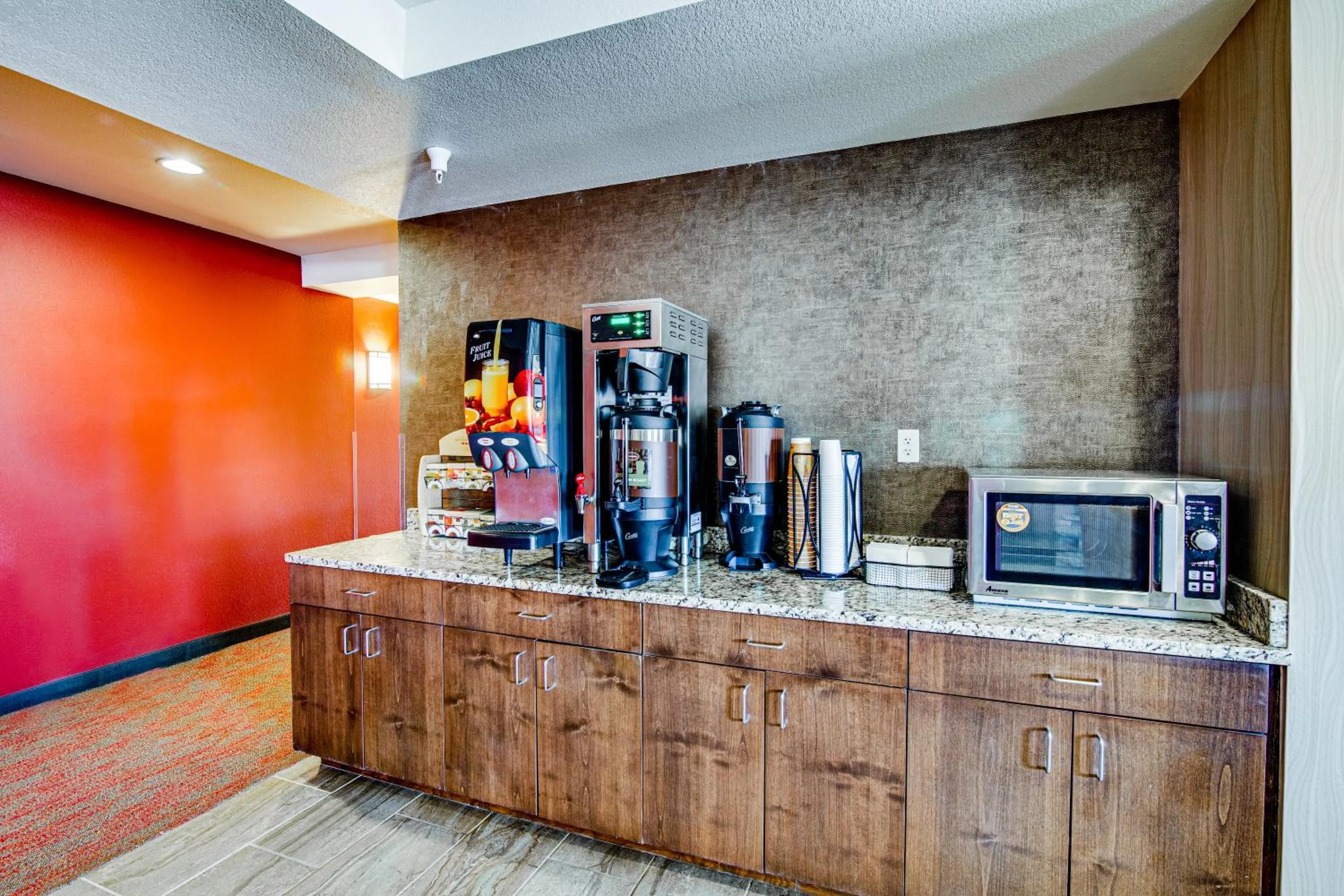 Coffee/tea facilities in Inn at Hunters Run