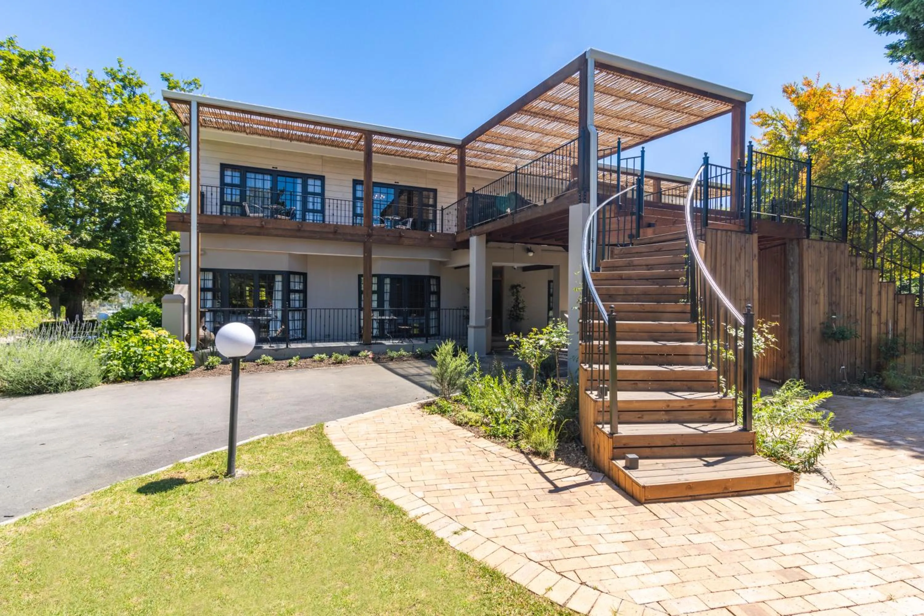 Property building in Val de Vine