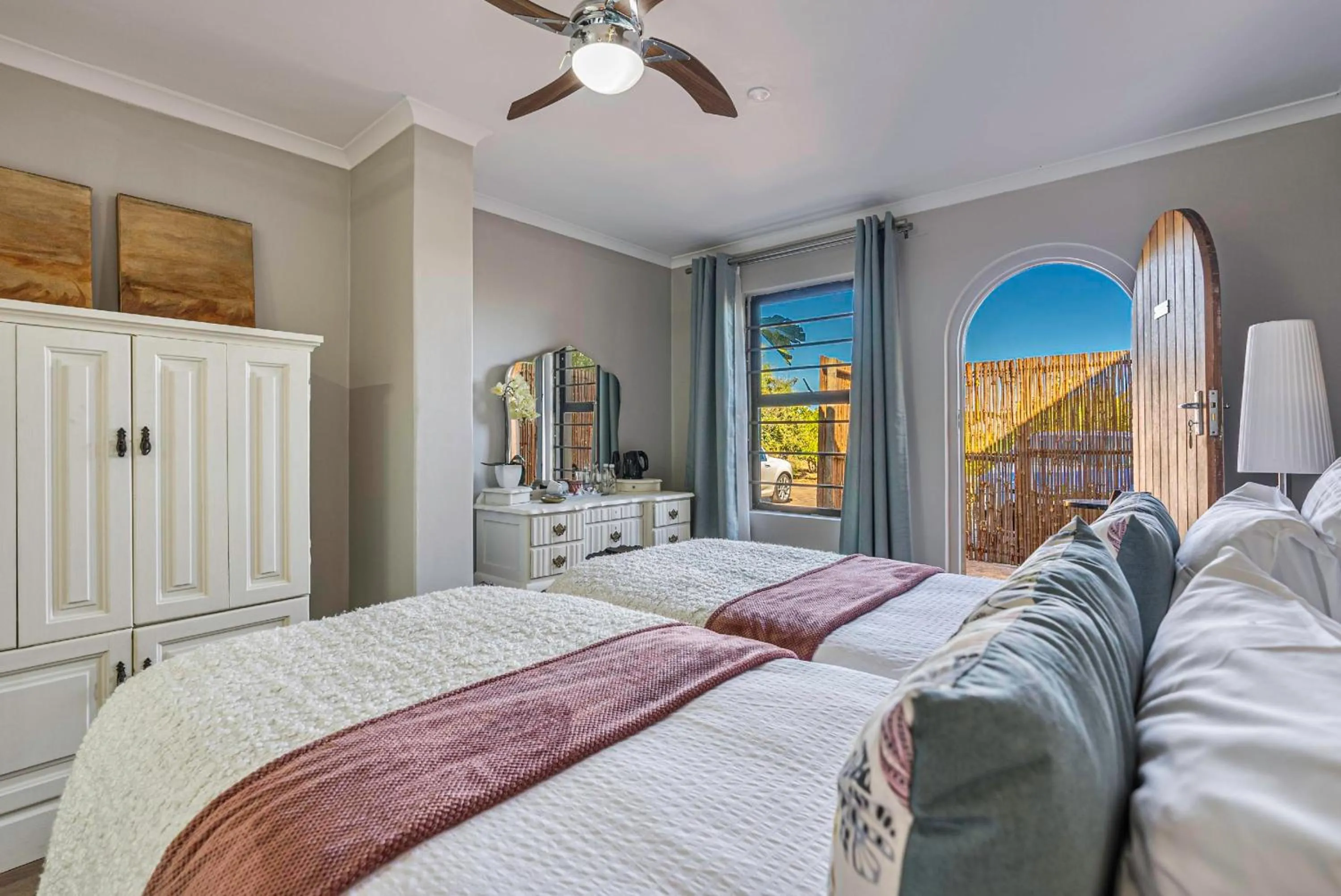 Photo of the whole room, Bed in Val de Vine