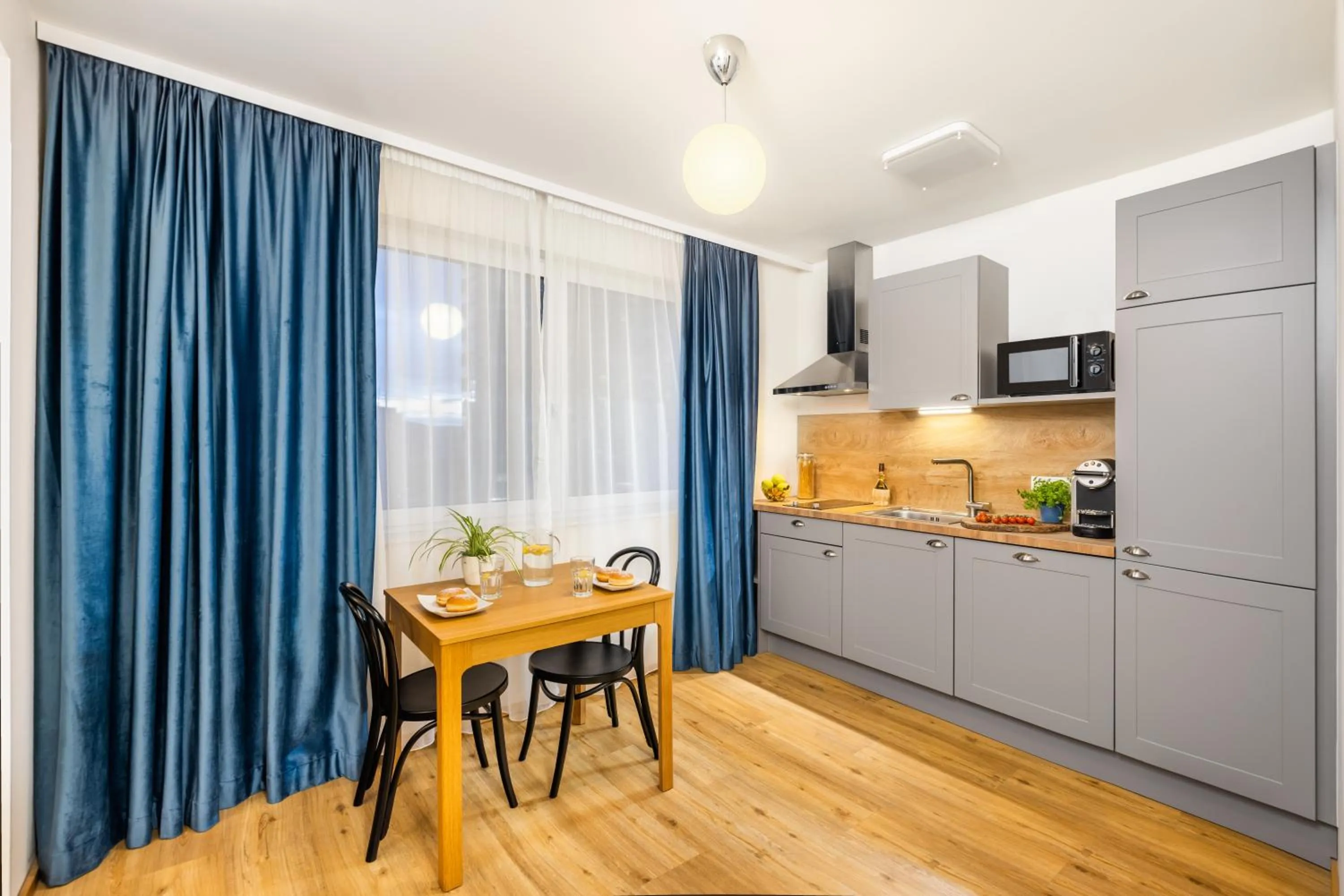 Dining area in Citadines South Vienna