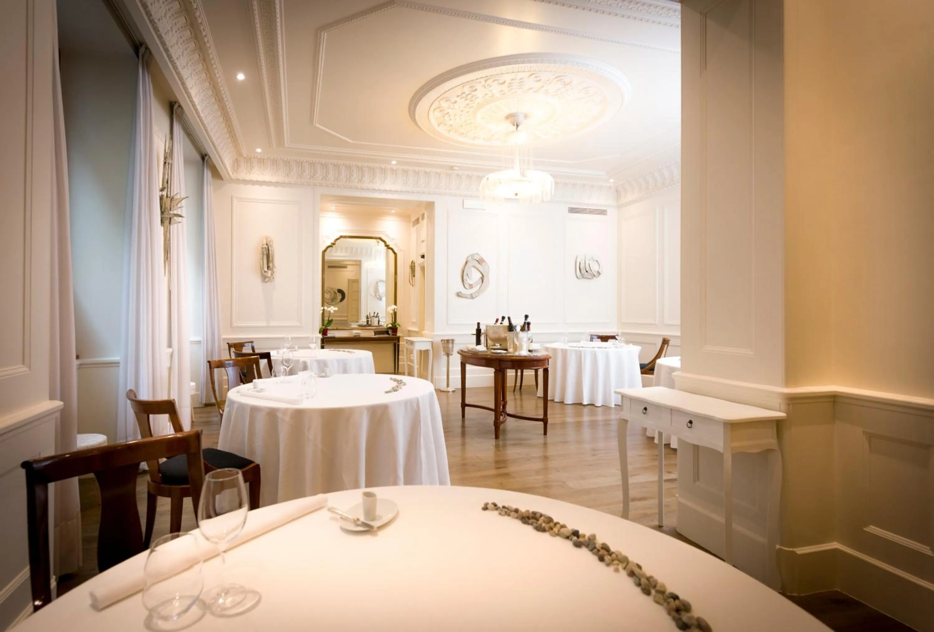 Restaurant/places to eat in Grand Hotel Sitea