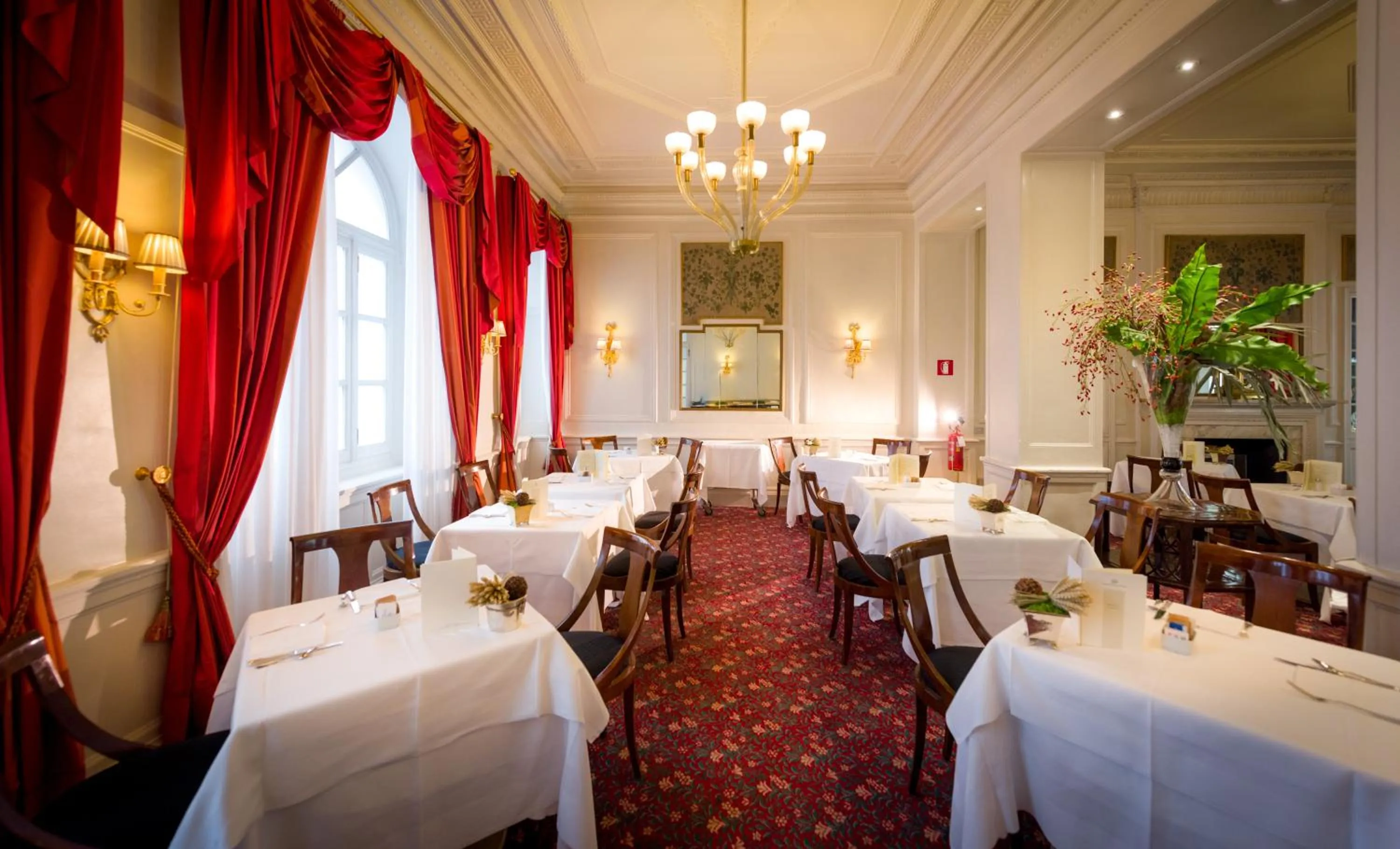 Restaurant/places to eat in Grand Hotel Sitea