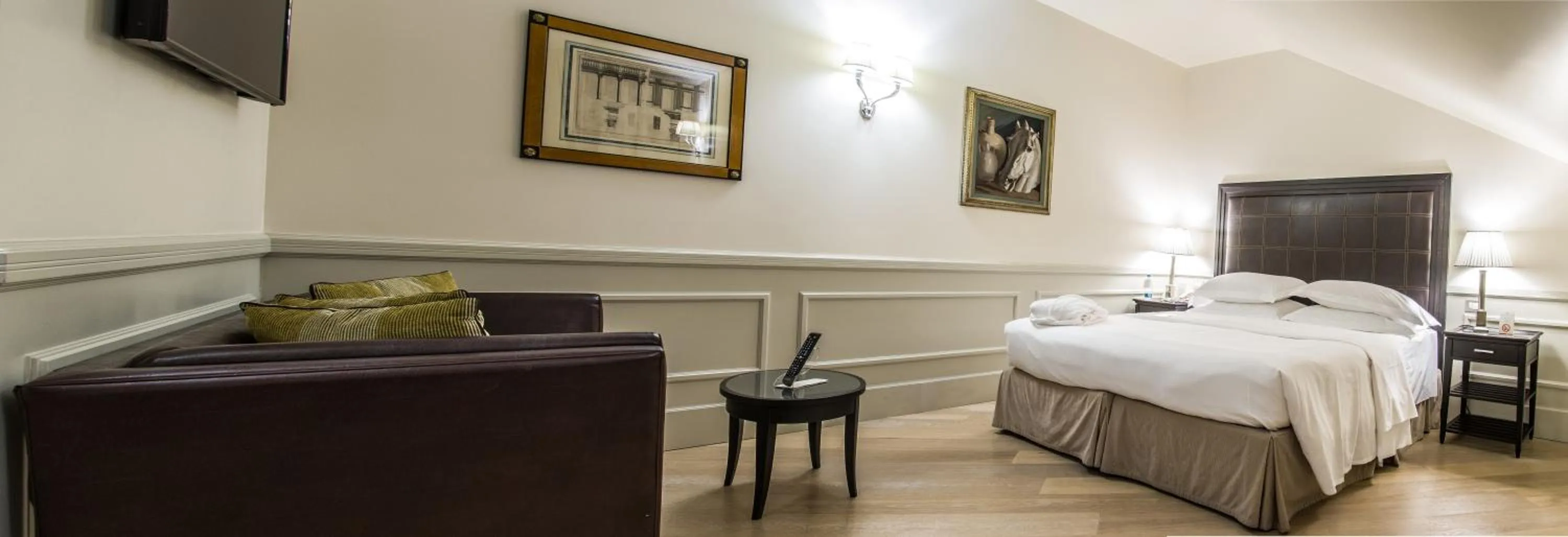 Photo of the whole room, Bed in Grand Hotel Sitea