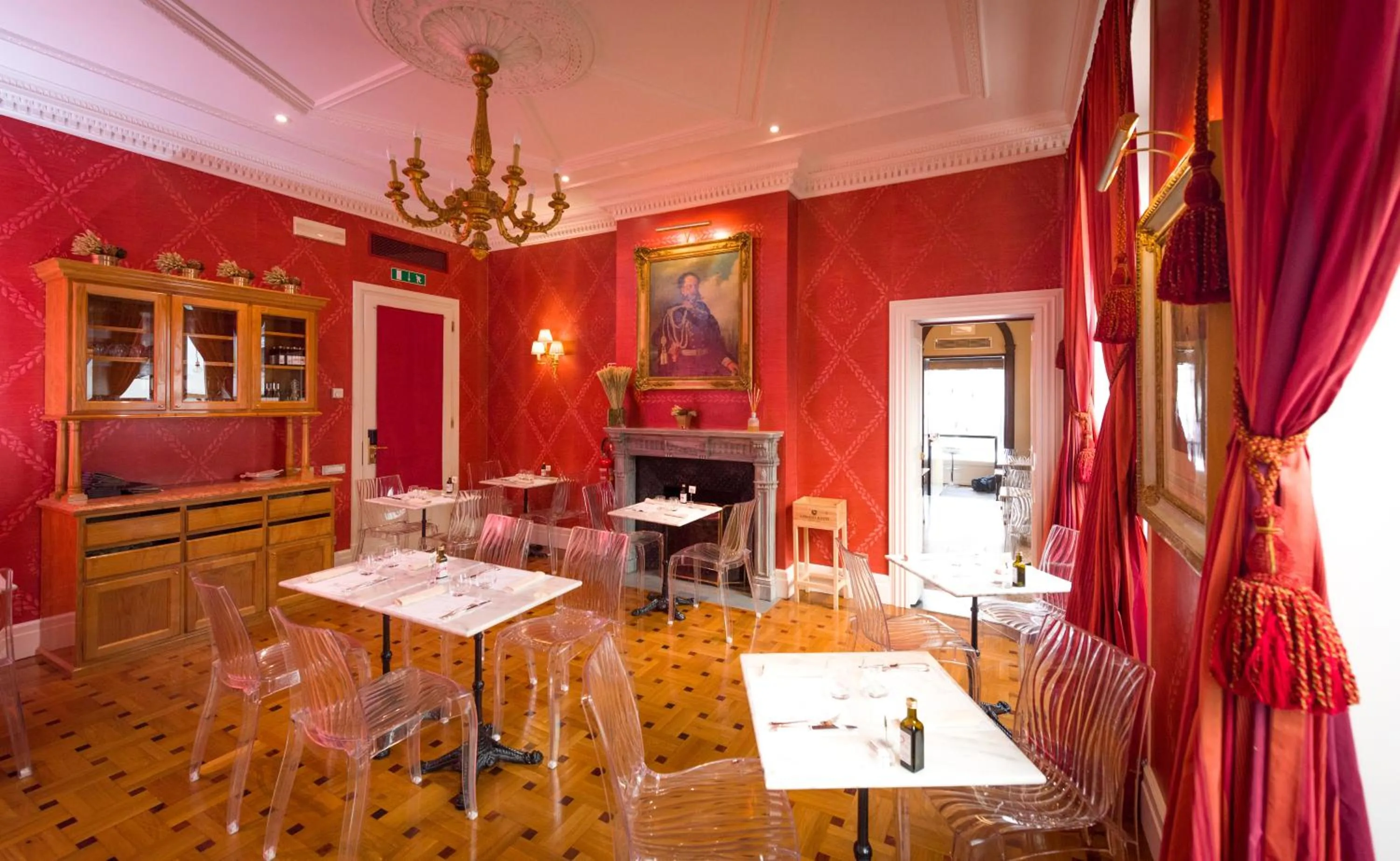 Restaurant/places to eat in Grand Hotel Sitea