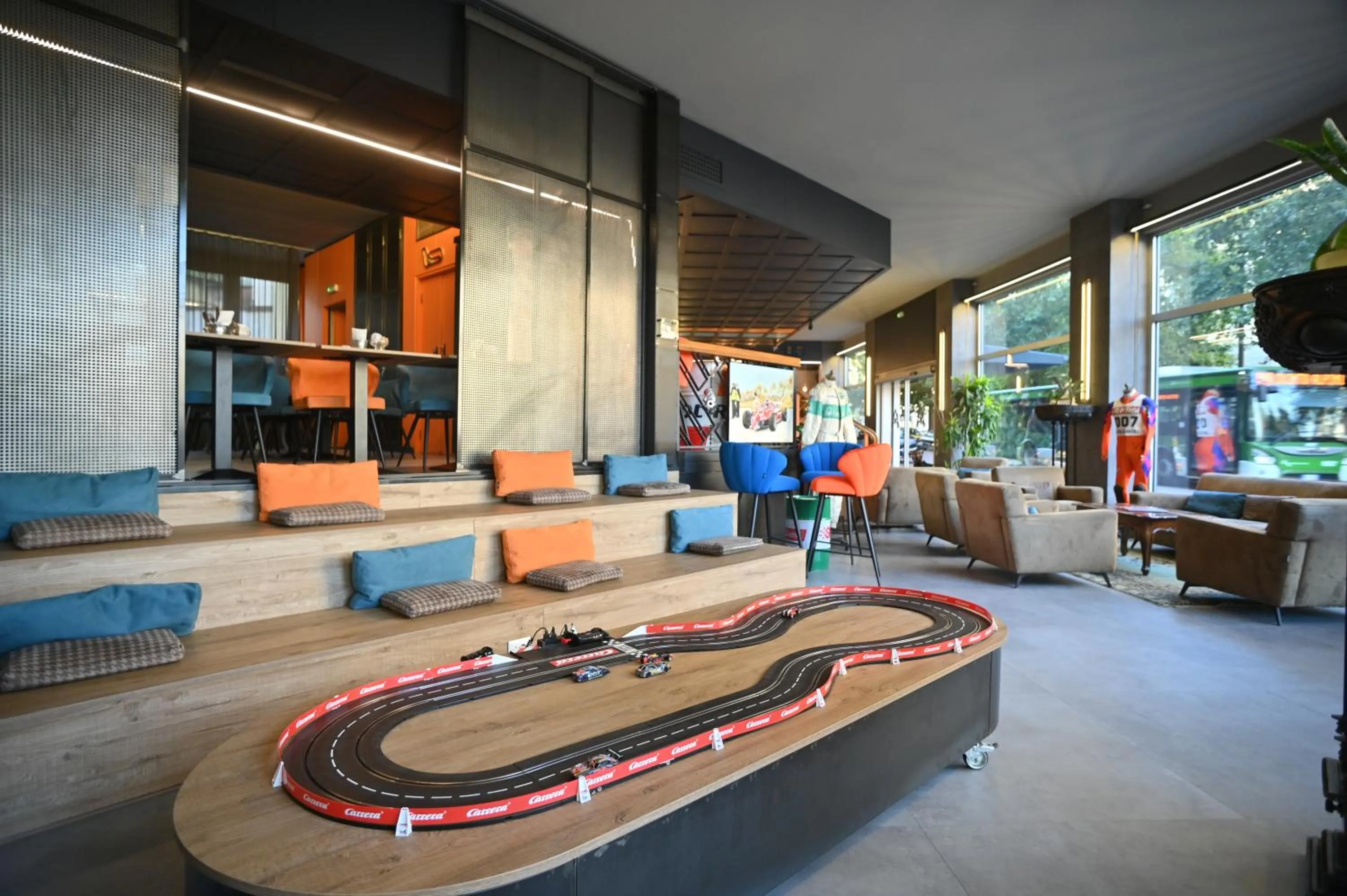 Communal lounge/ TV room in Admiral Hotel