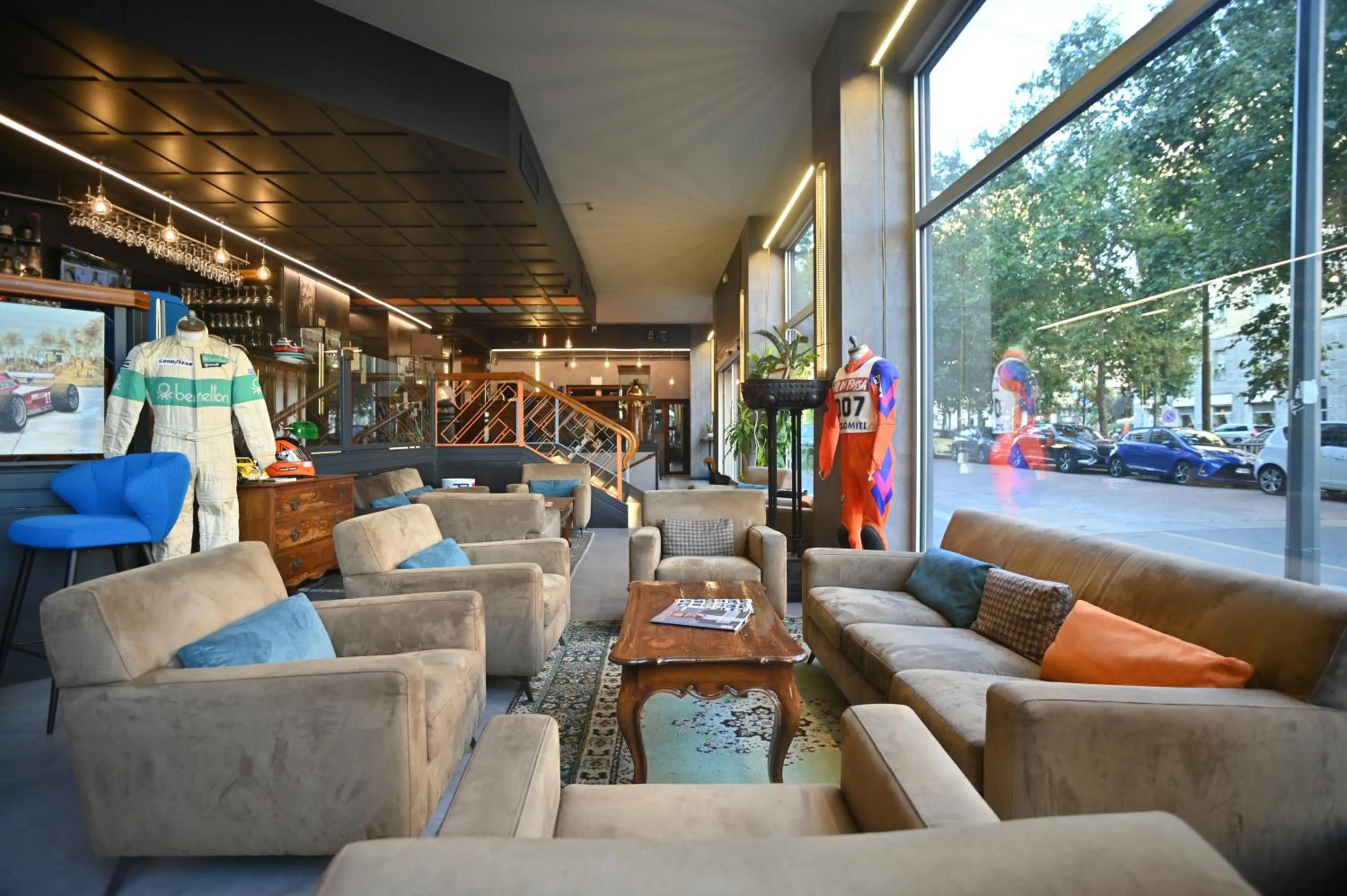 Communal lounge/ TV room in Admiral Hotel