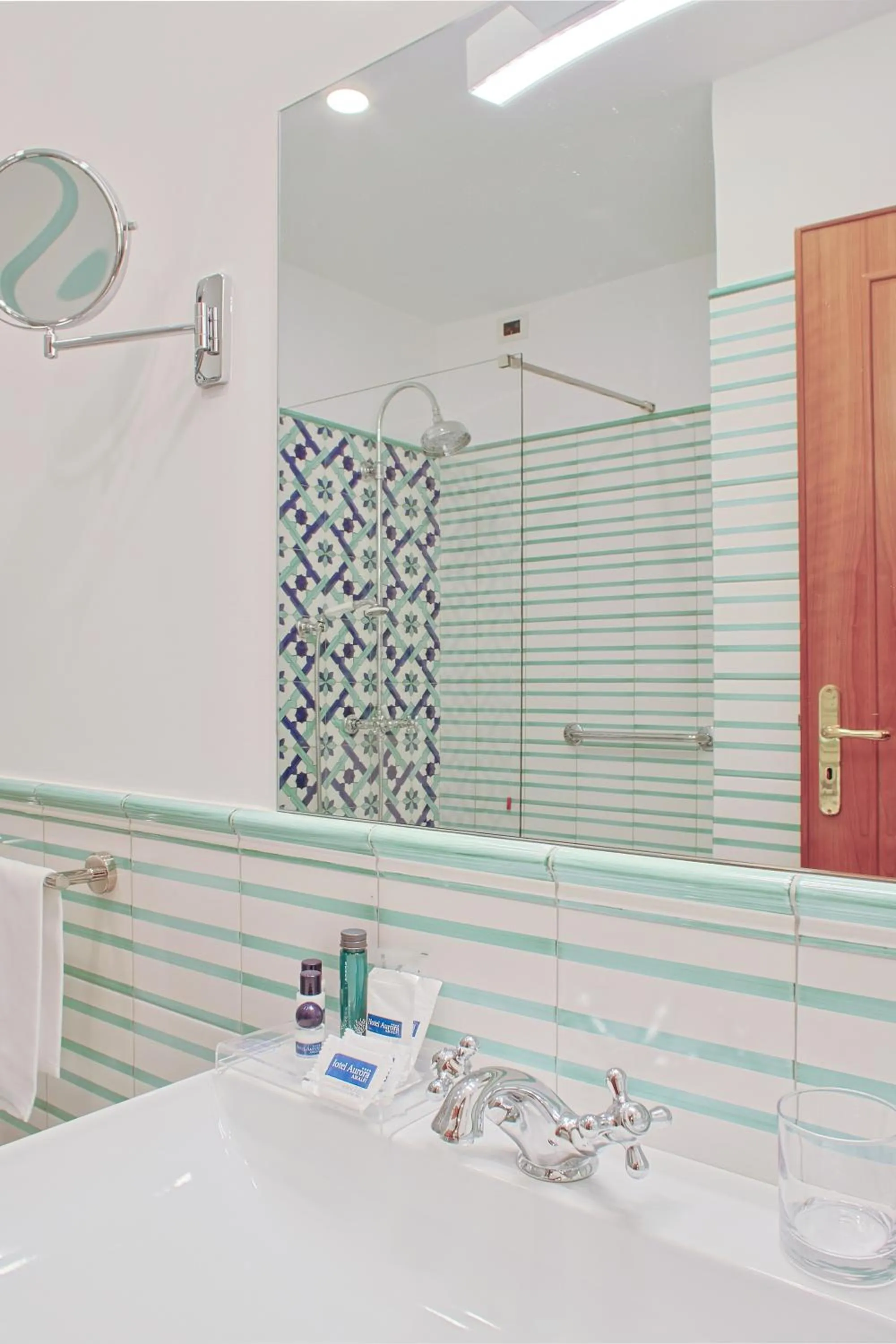 Shower in Hotel Aurora