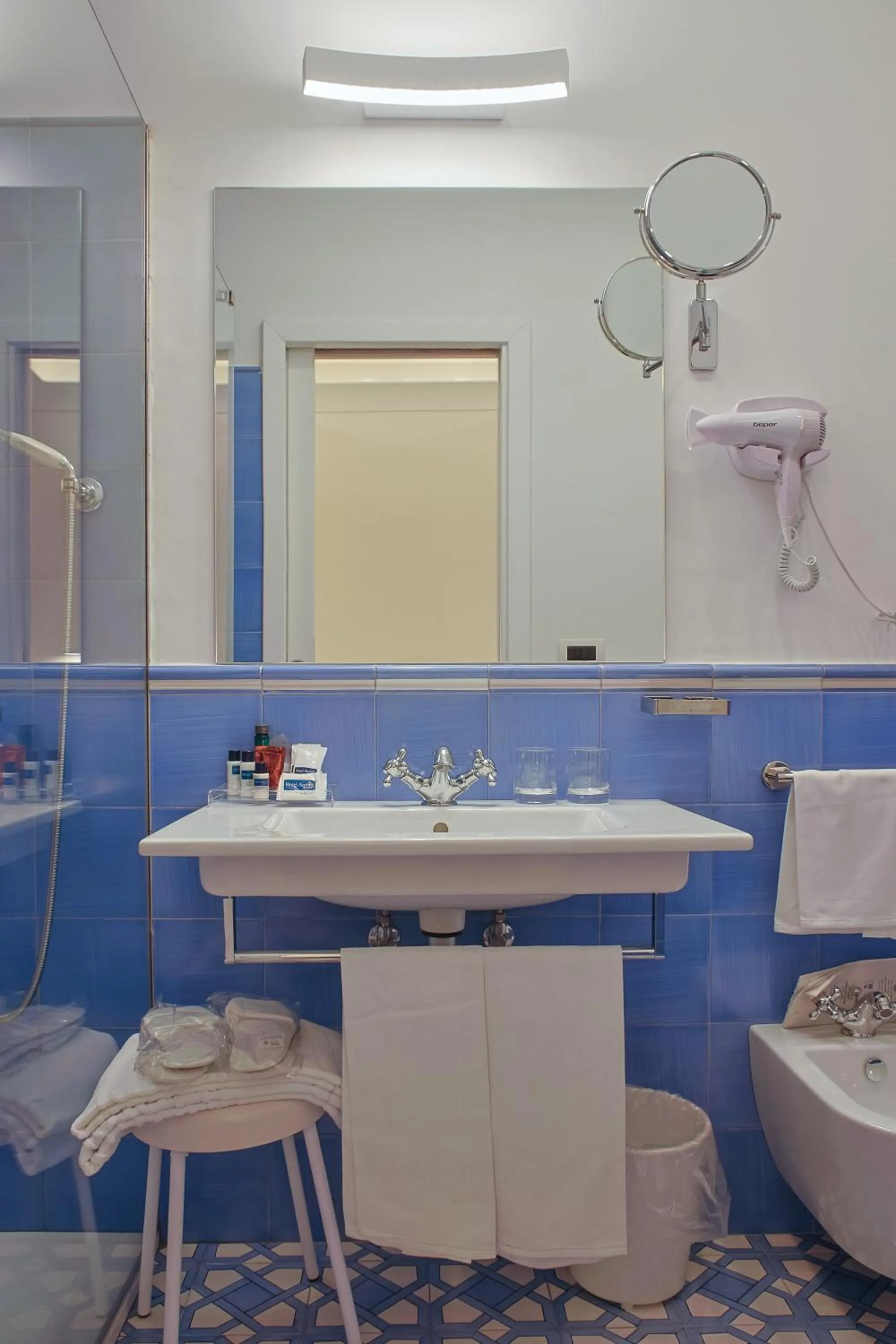 Bathroom in Hotel Aurora