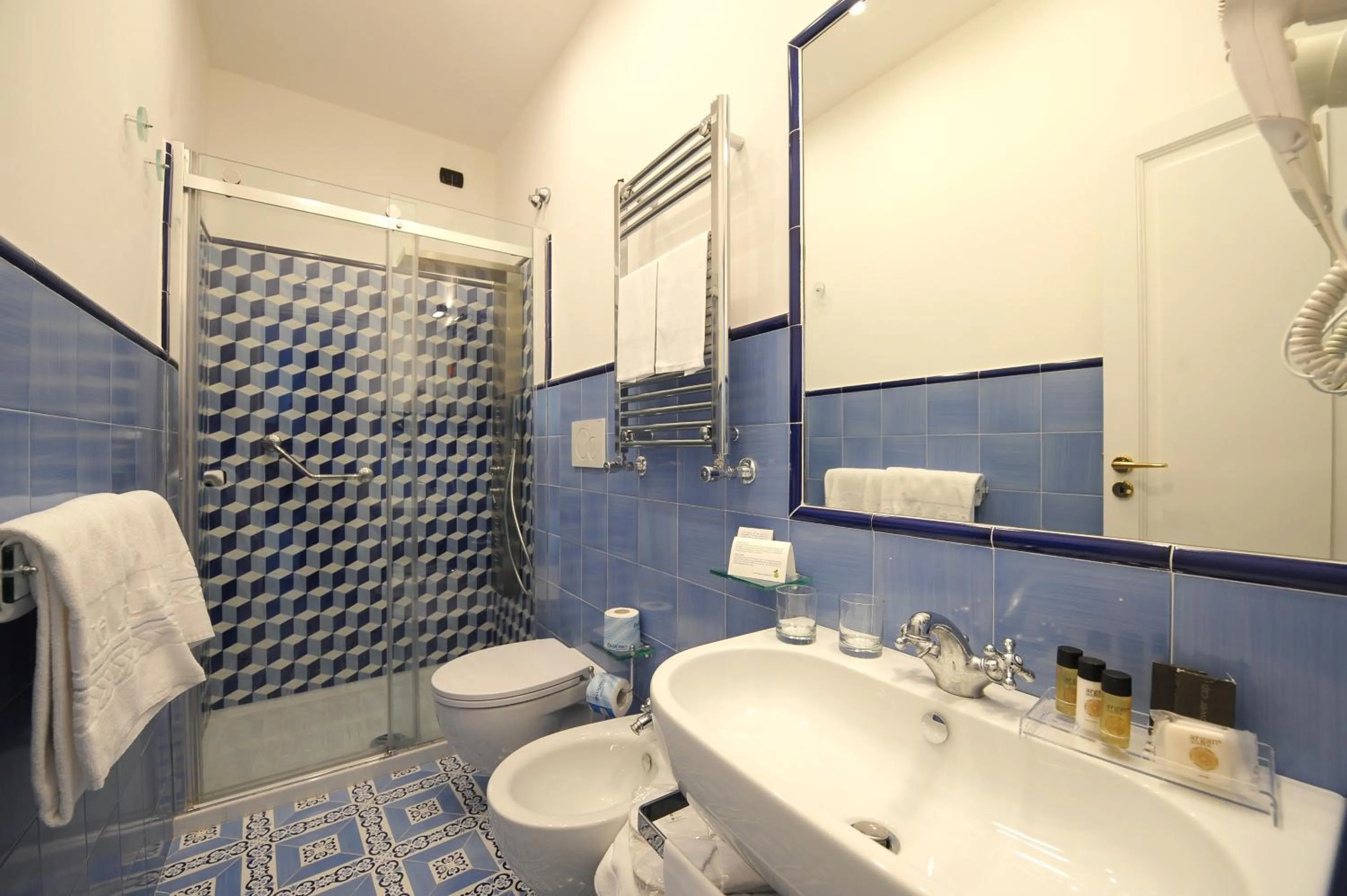 Shower in Hotel Aurora