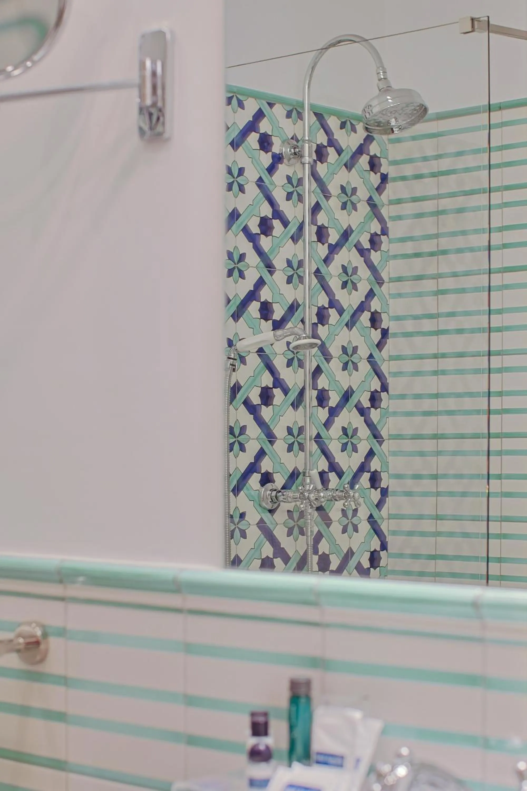 Shower in Hotel Aurora