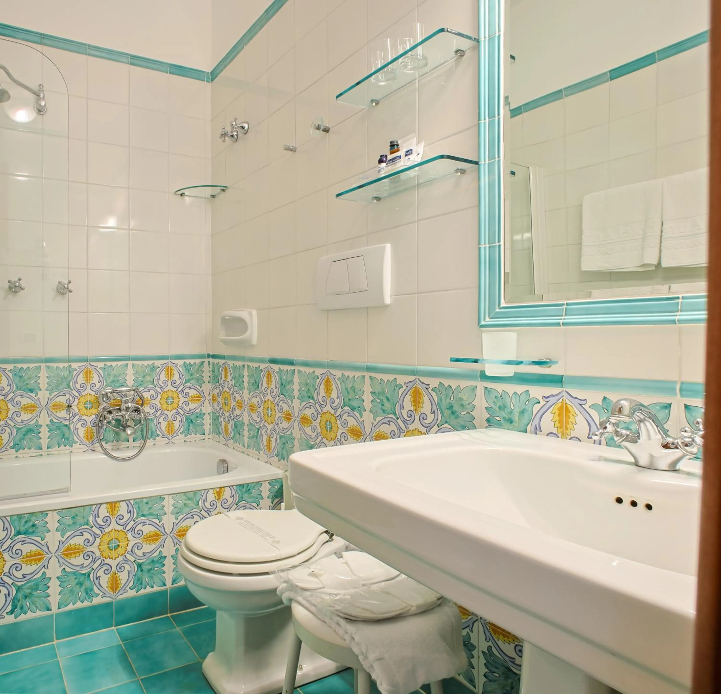 Bathroom in Hotel Aurora