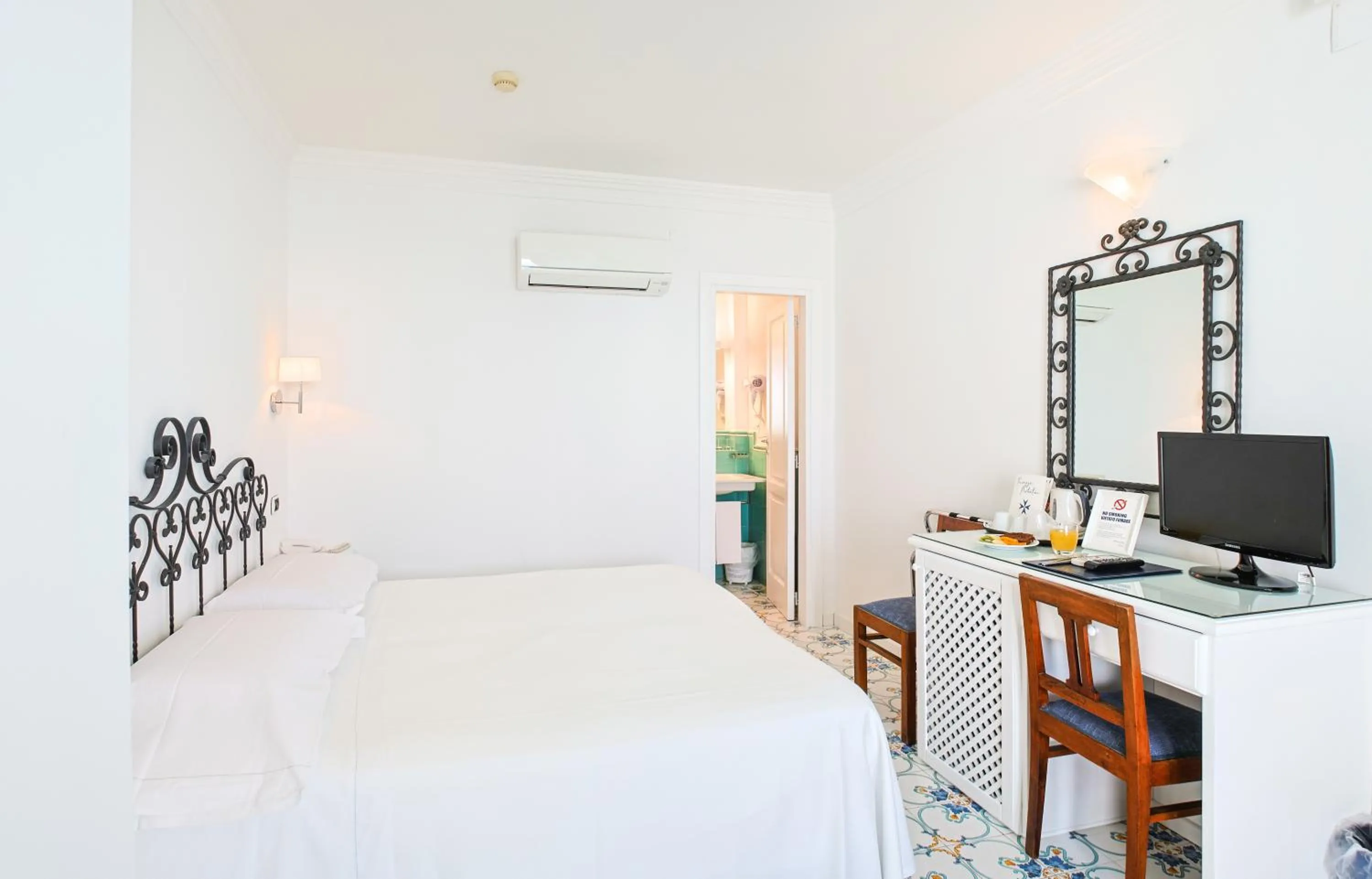 Photo of the whole room, Bed in Hotel Aurora