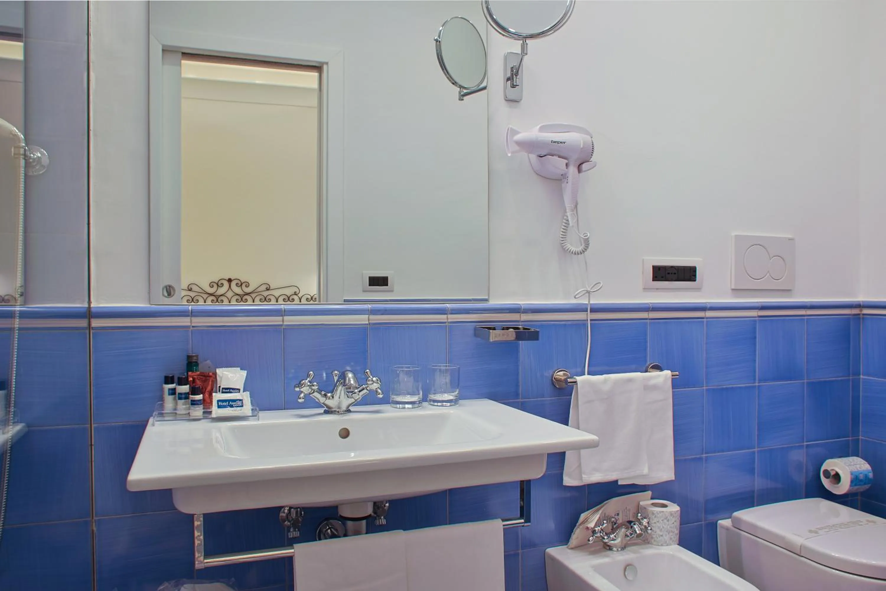 Bathroom in Hotel Aurora