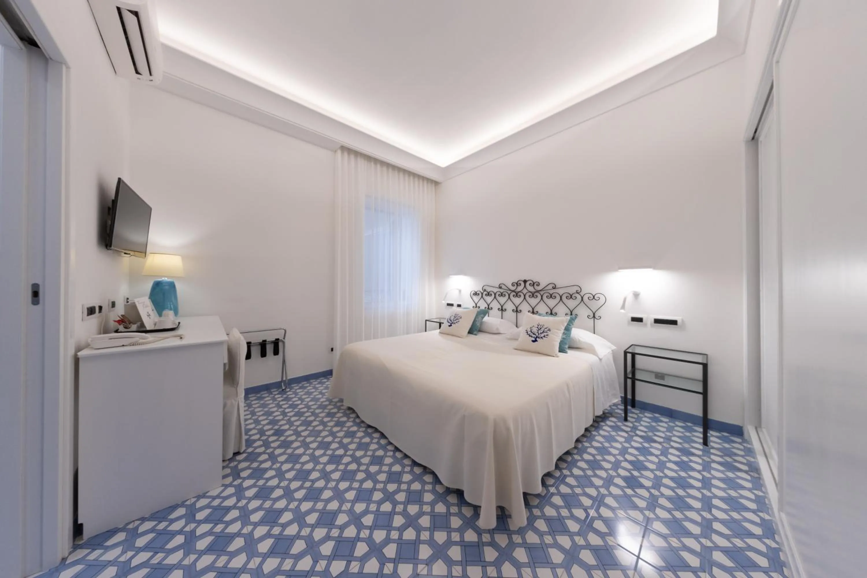 Photo of the whole room, Bed in Hotel Aurora