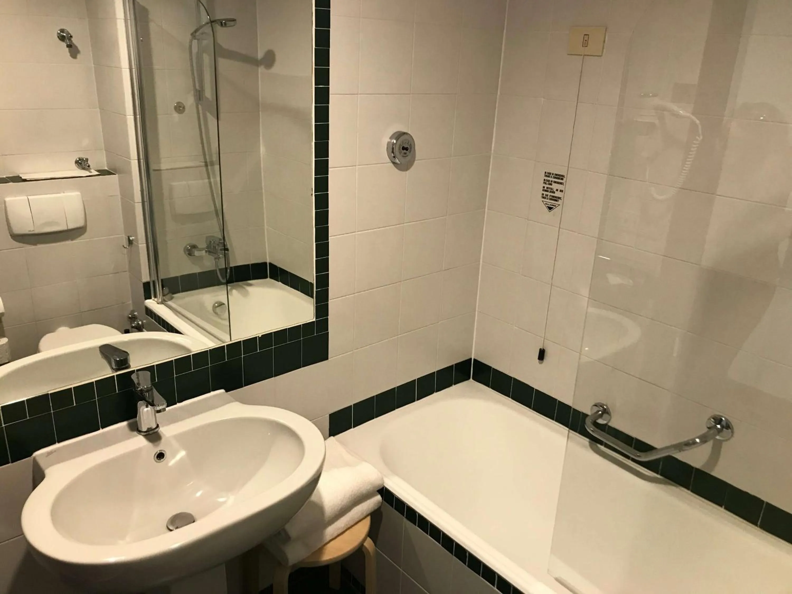 Photo of the whole room in Hotel Blaise & Francis