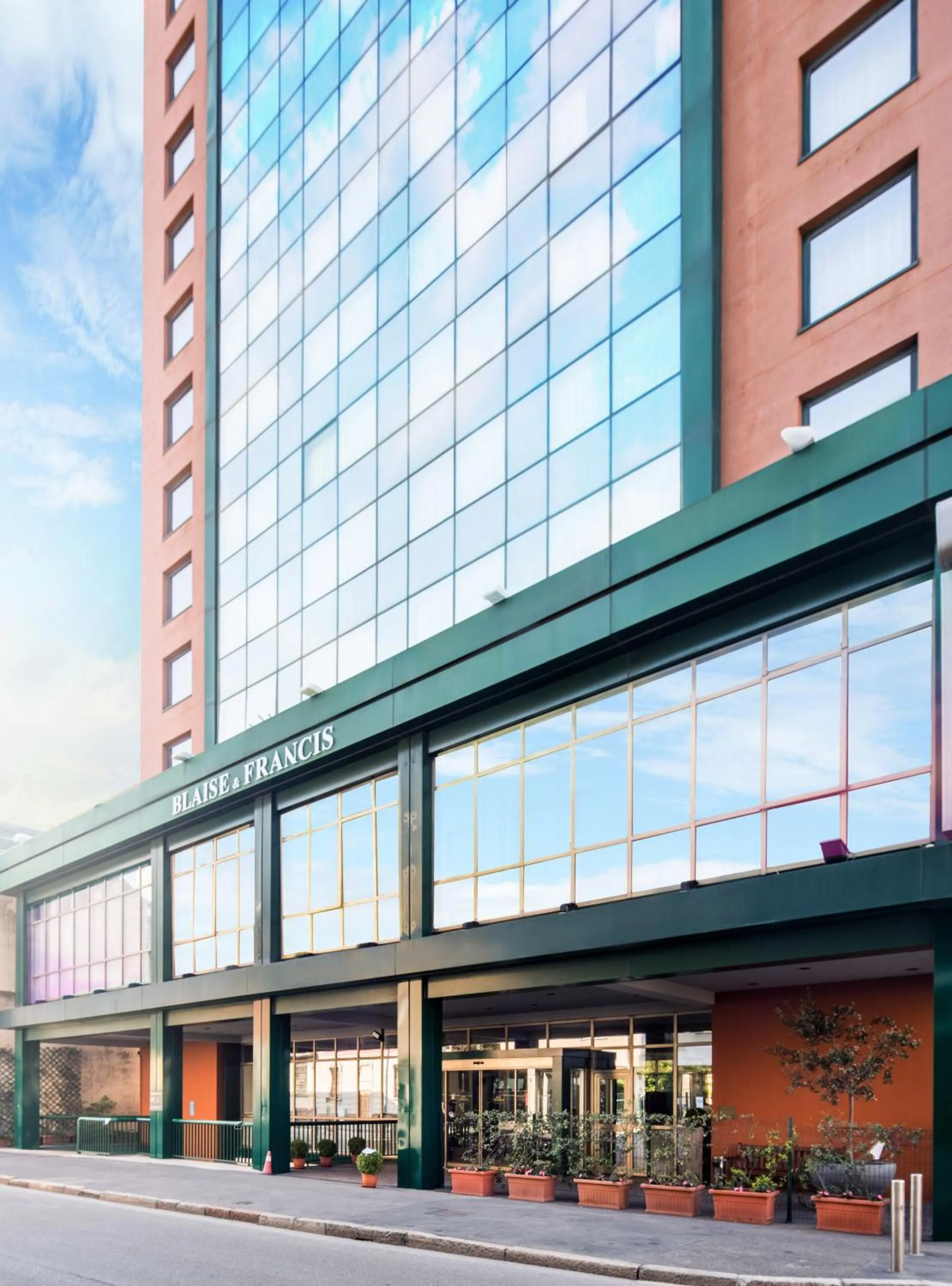 Facade/entrance in Hotel Blaise & Francis