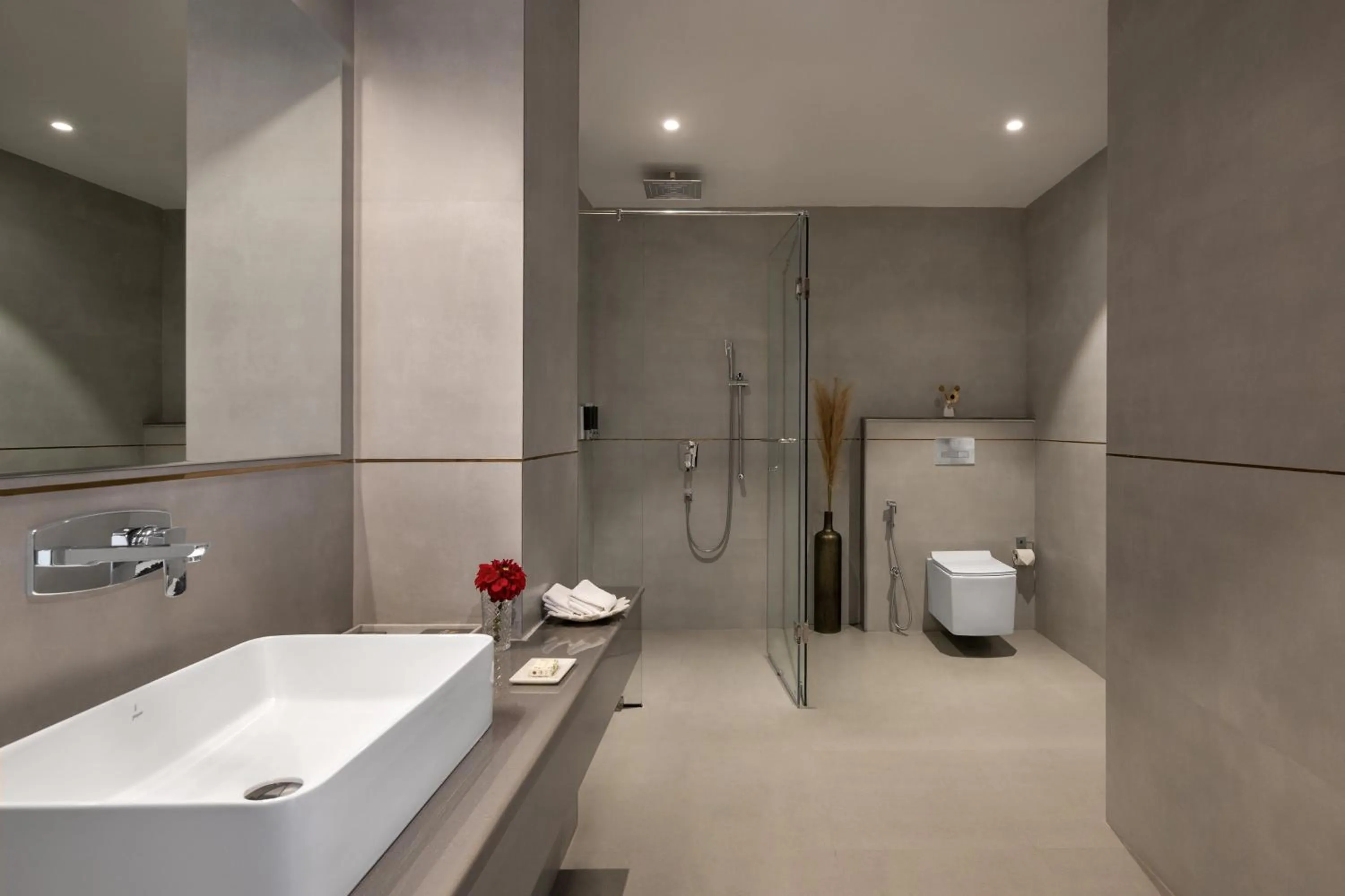 Shower in juSTa Rasa Retreat & Spa Rishikesh