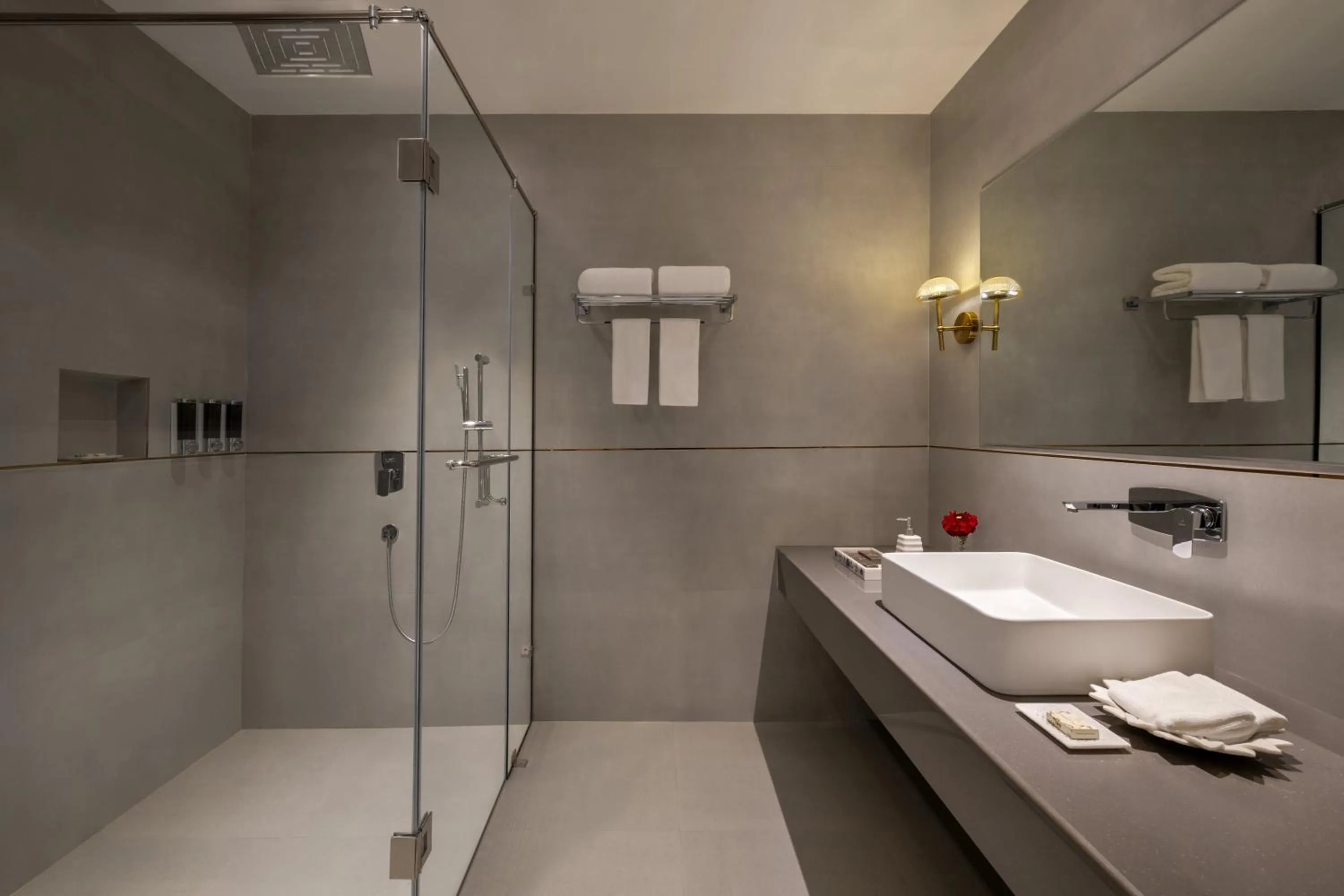 Shower in juSTa Rasa Retreat & Spa Rishikesh