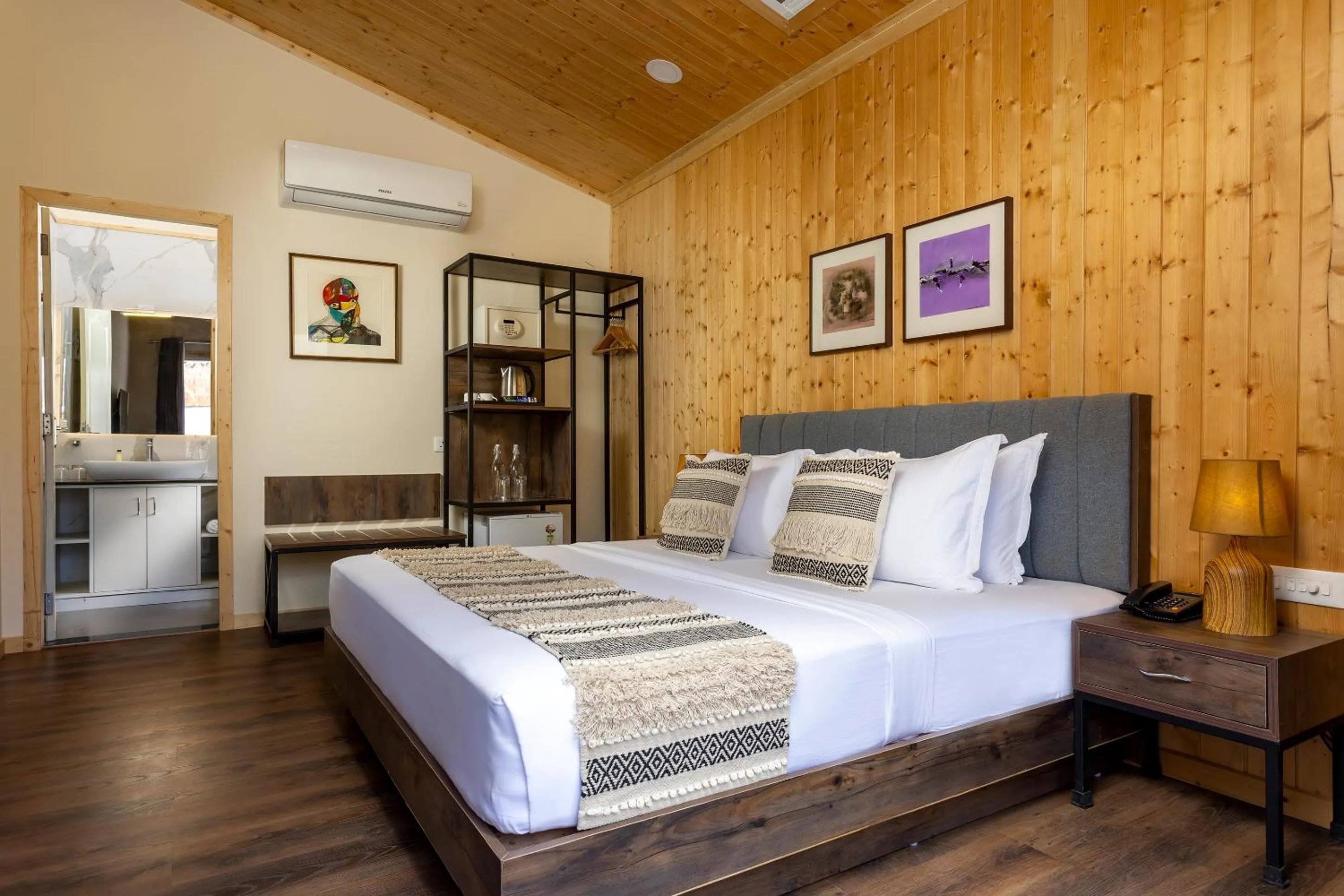 Bed in juSTa Rasa Retreat & Spa Rishikesh