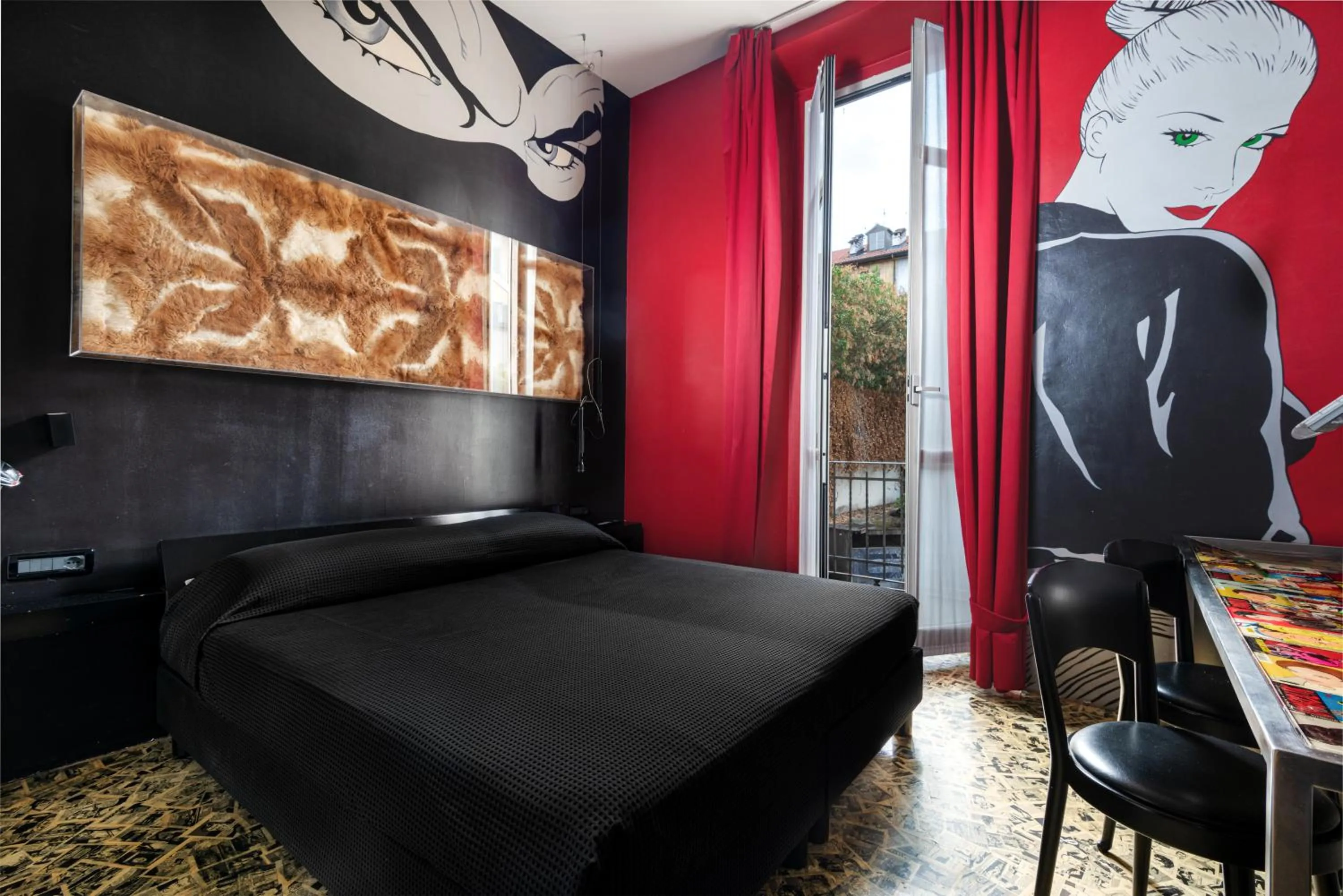 Bed in Art Hotel Boston