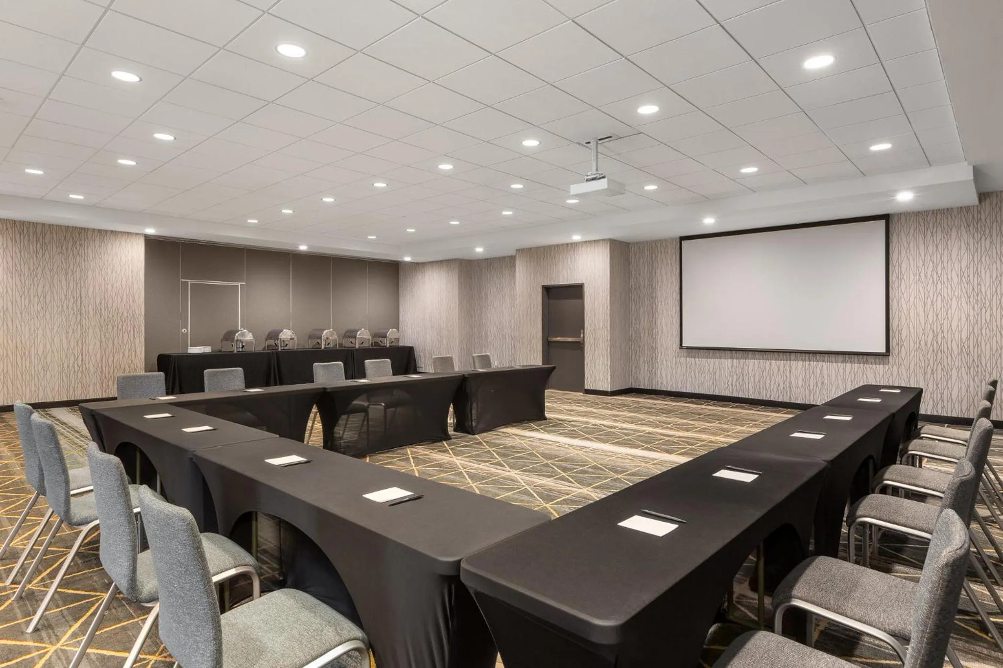 Meeting/conference room in Holiday Inn & Suites Detroit - Troy by IHG