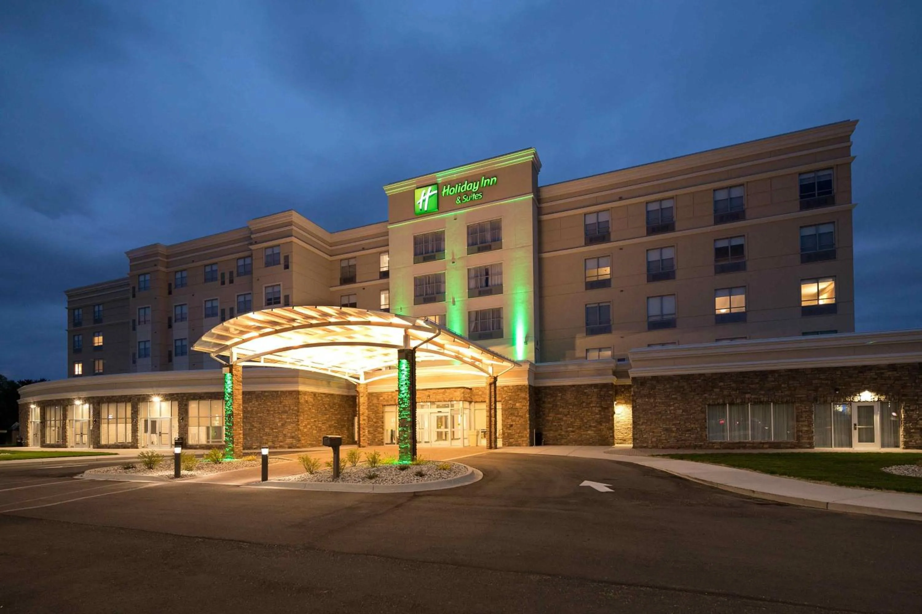 Property building in Holiday Inn & Suites Detroit - Troy by IHG