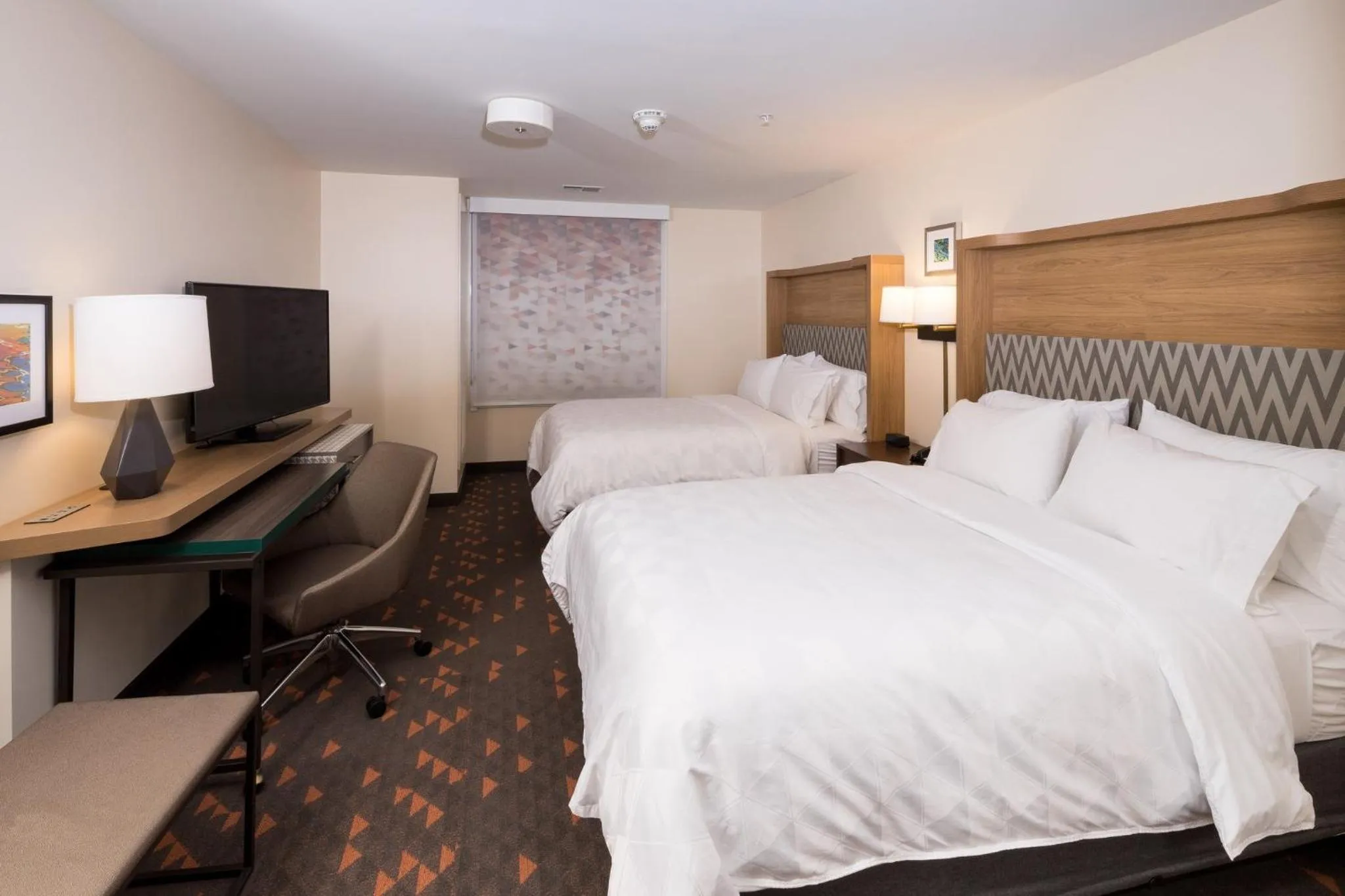 Photo of the whole room, Bed in Holiday Inn & Suites Detroit - Troy by IHG