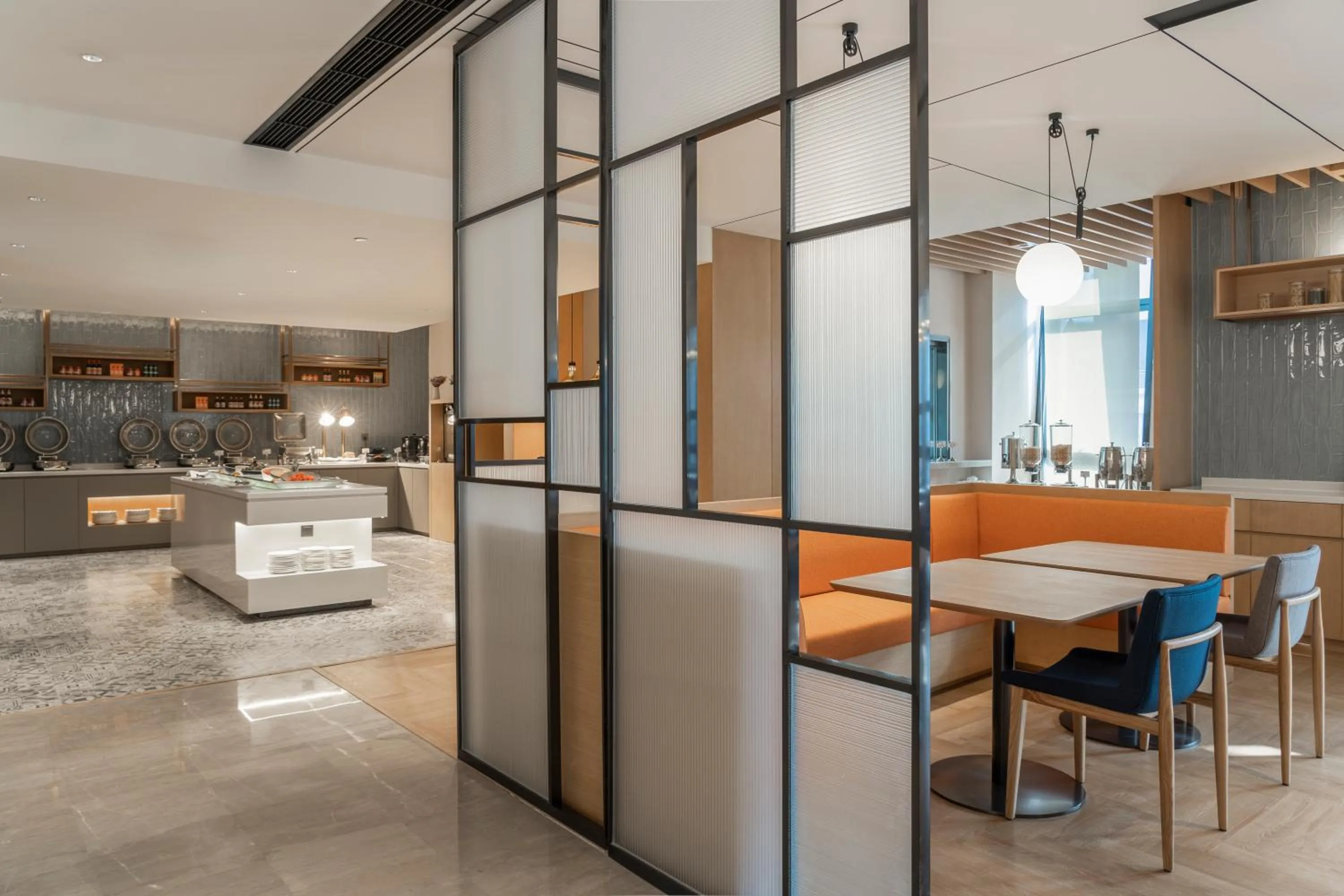 Restaurant/places to eat in Holiday Inn Express Meishan Dongpo by IHG