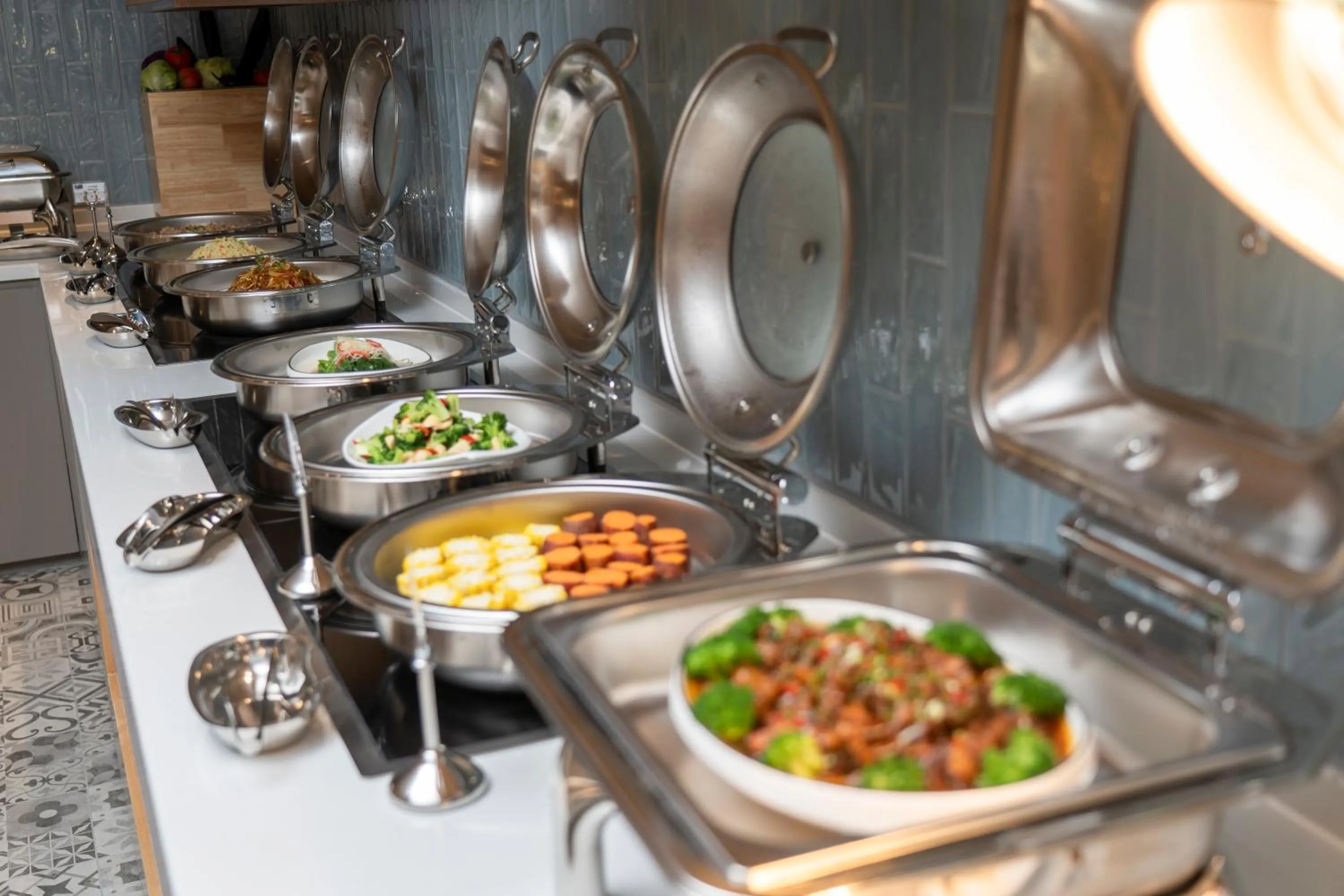 Breakfast in Holiday Inn Express Meishan Dongpo by IHG