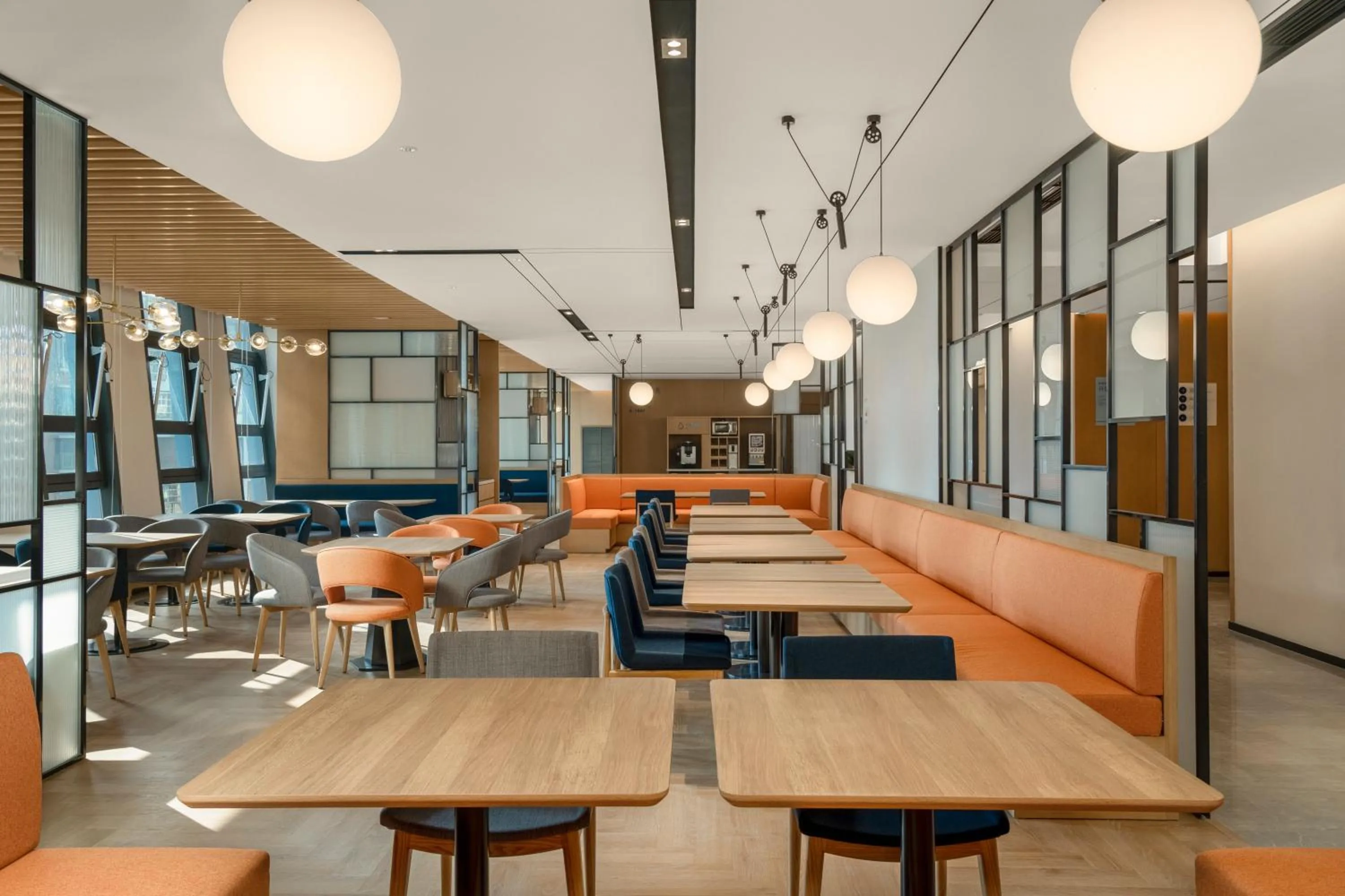 Restaurant/places to eat in Holiday Inn Express Meishan Dongpo by IHG